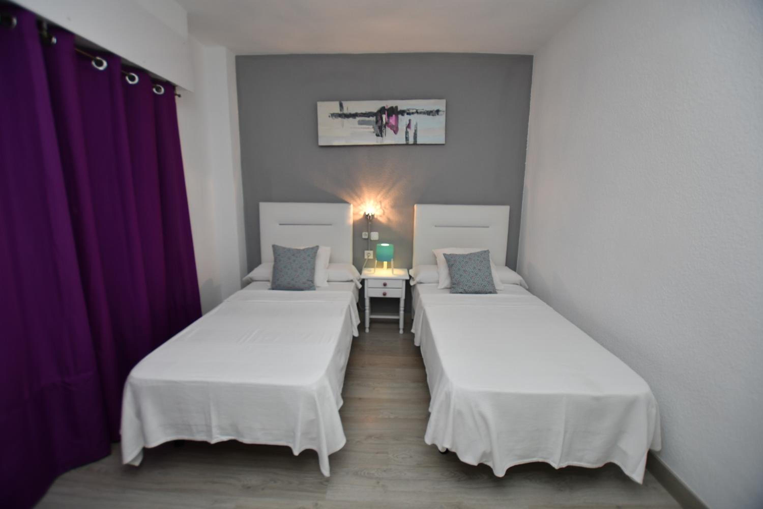 Twin Room - Photo 13