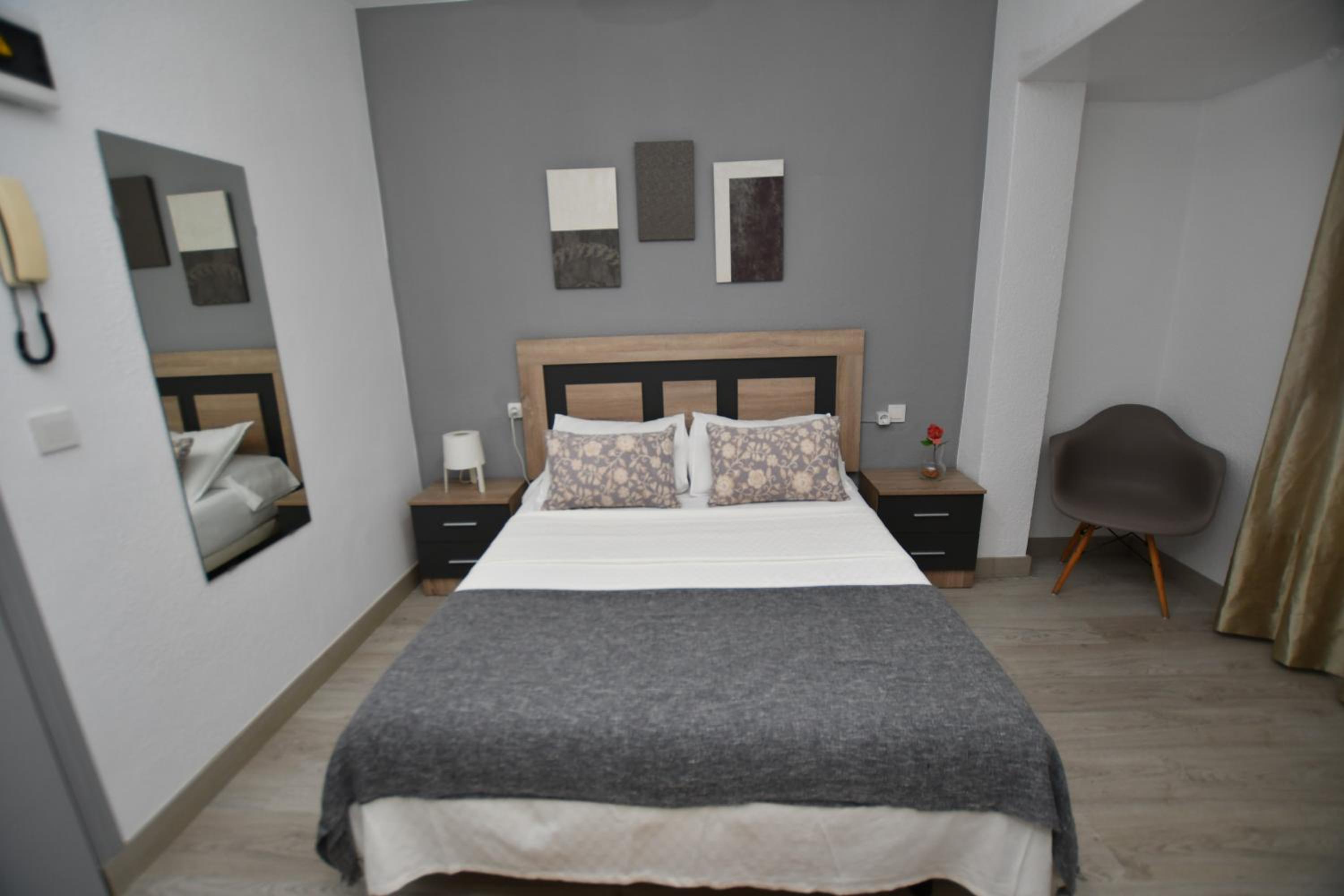 Double Room - Photo 5