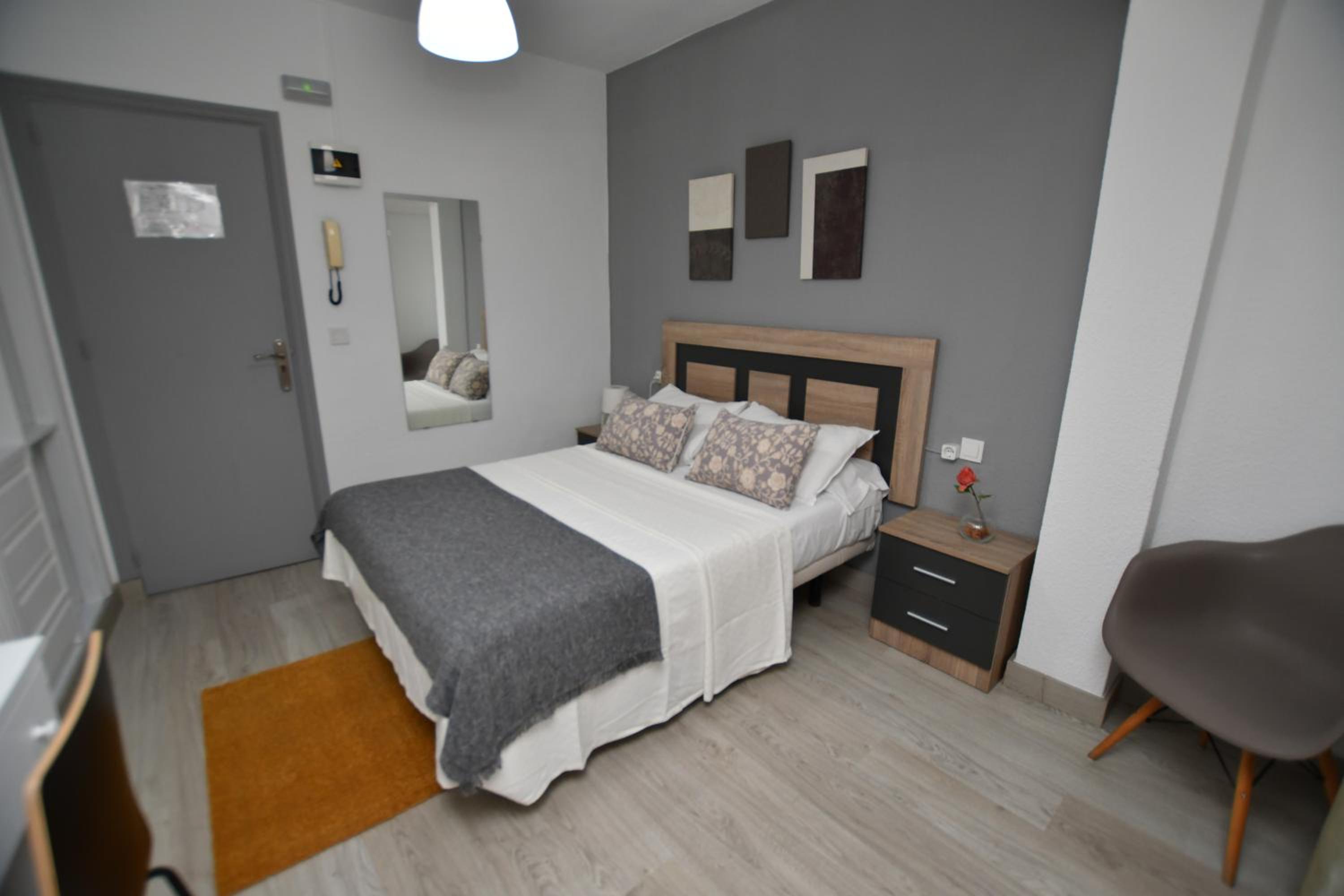 Double Room - Photo 6