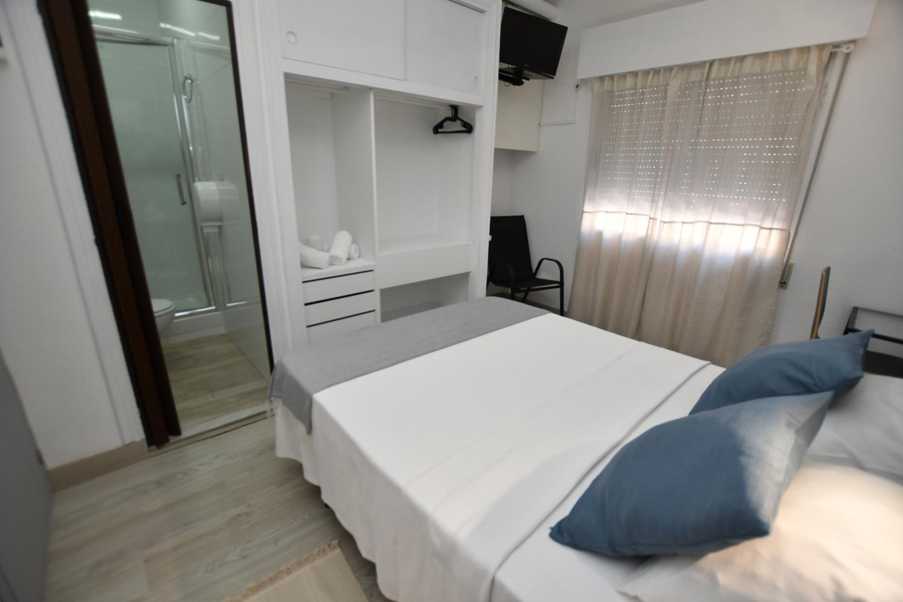 Double Room - Photo 14
