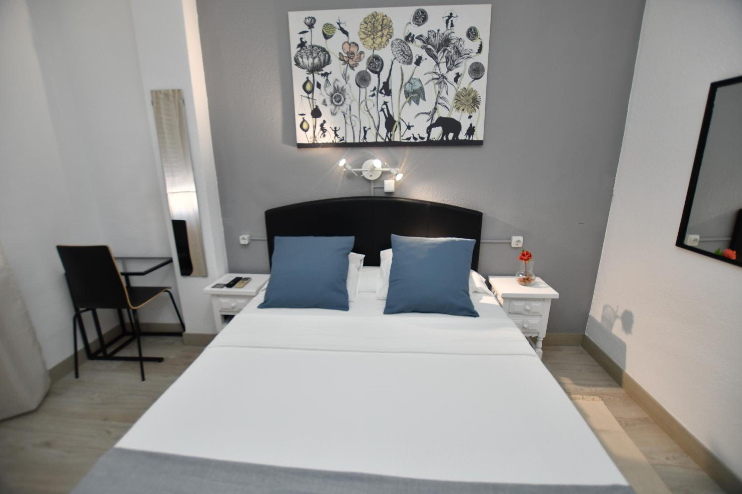 Double Room - Photo 15