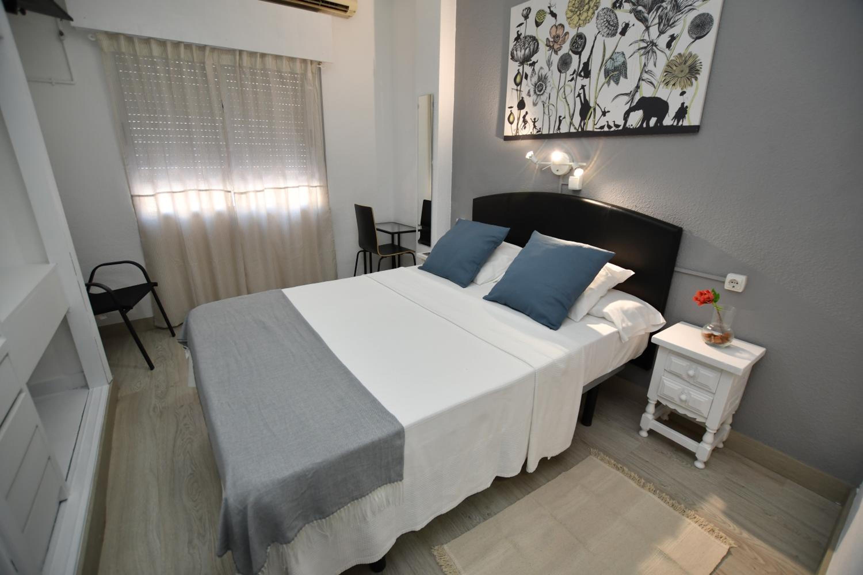Double Room - Photo 16