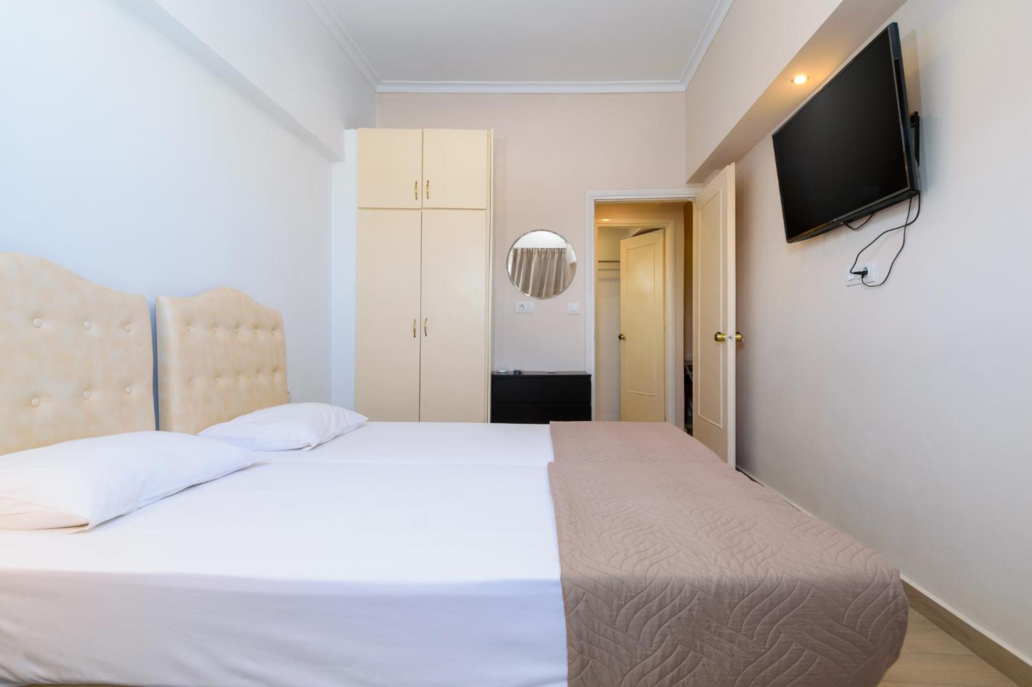 Quadruple Room - Photo 2