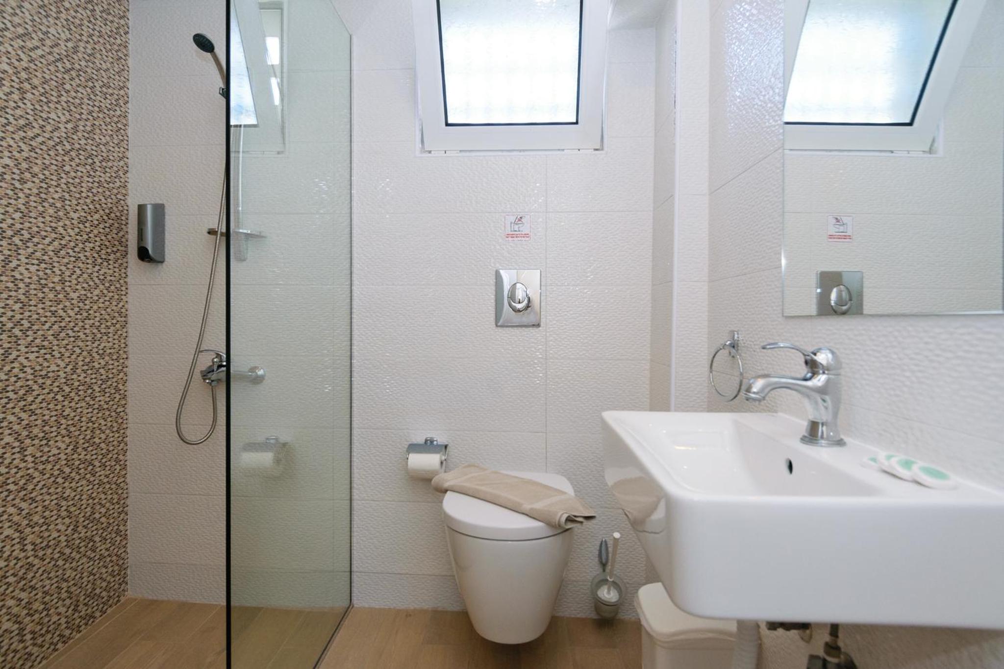 Quadruple Room - Photo 6