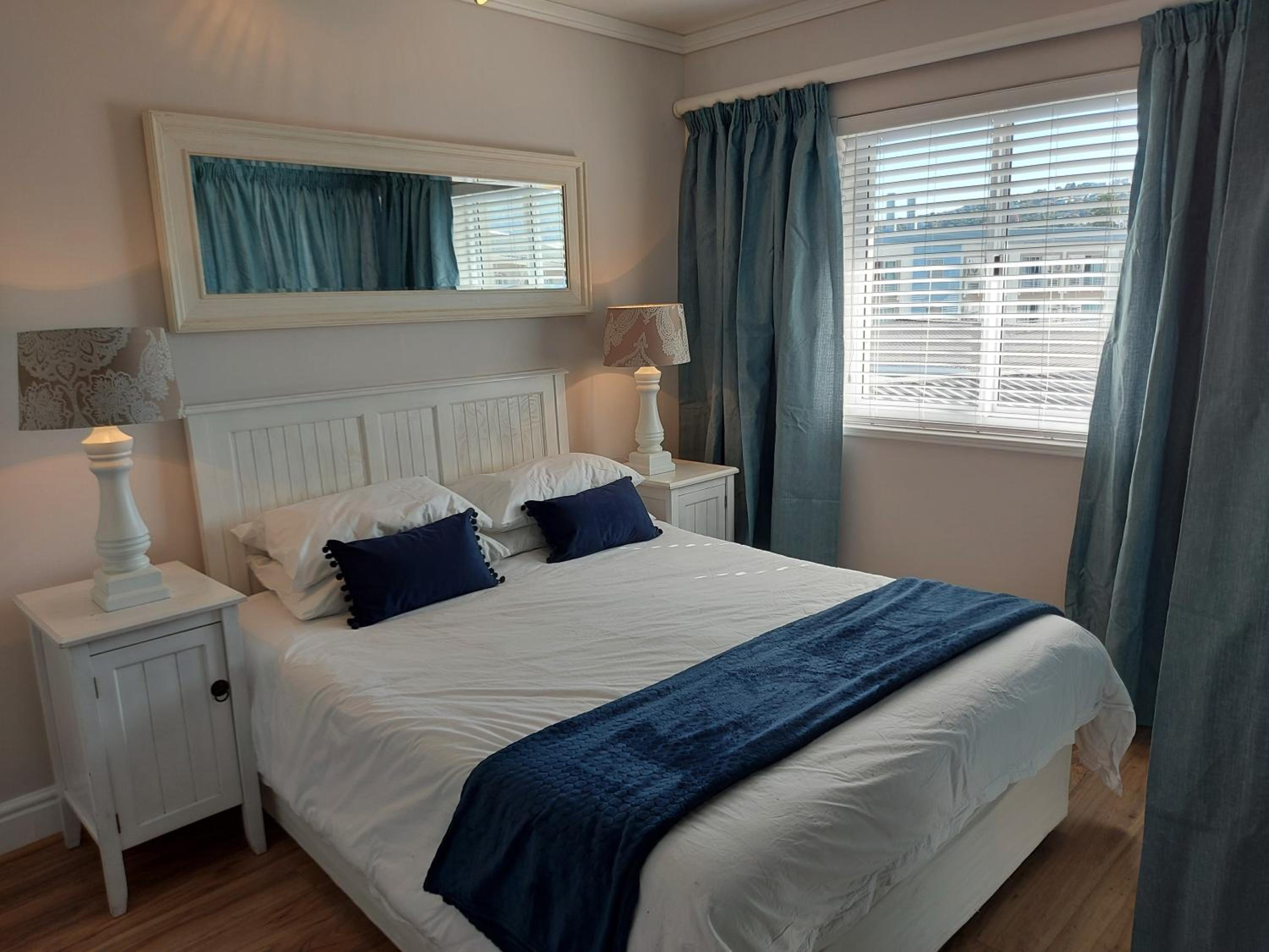 One-Bedroom Apartment - Photo 1