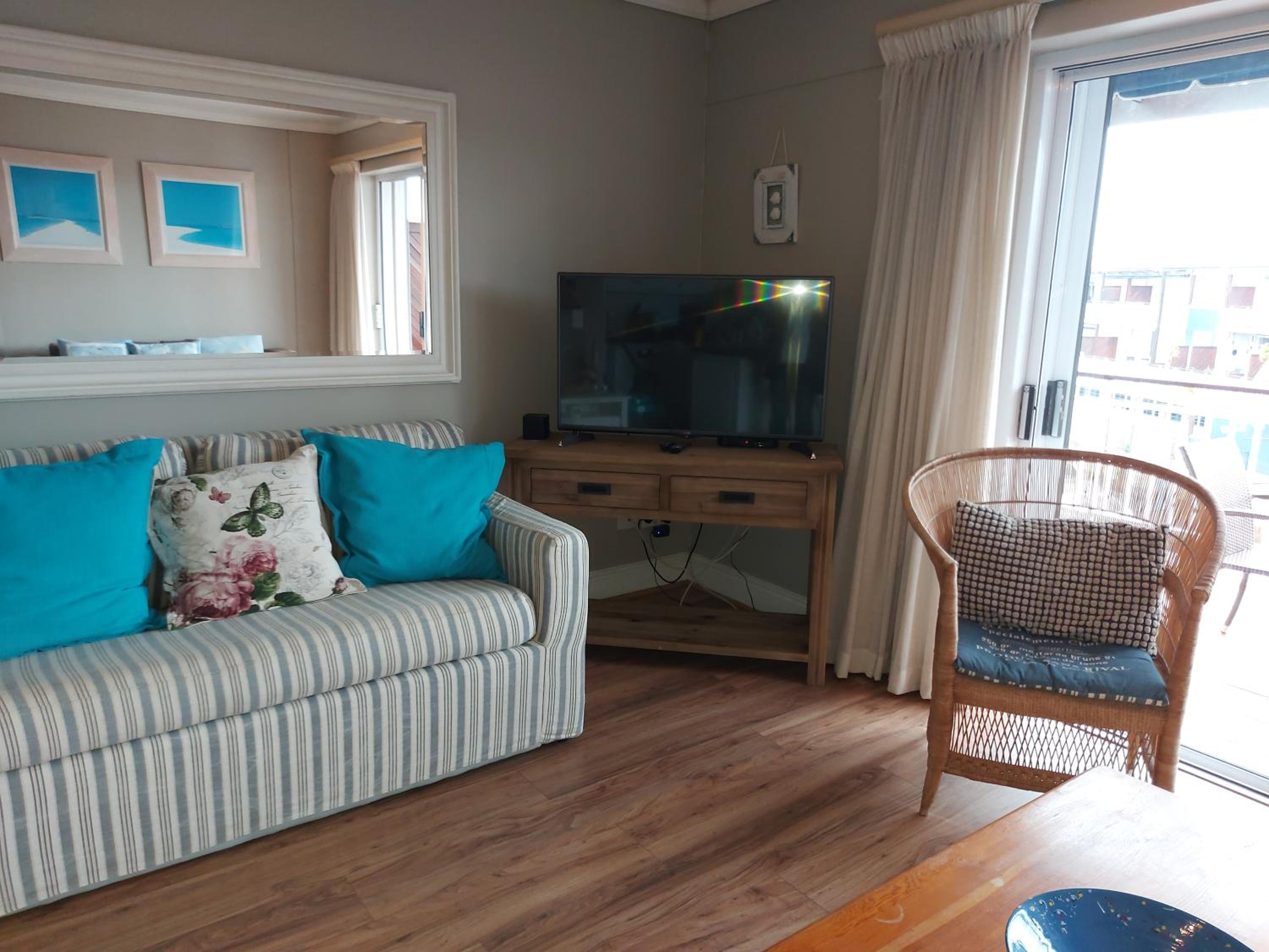 One-Bedroom Apartment - Photo 12