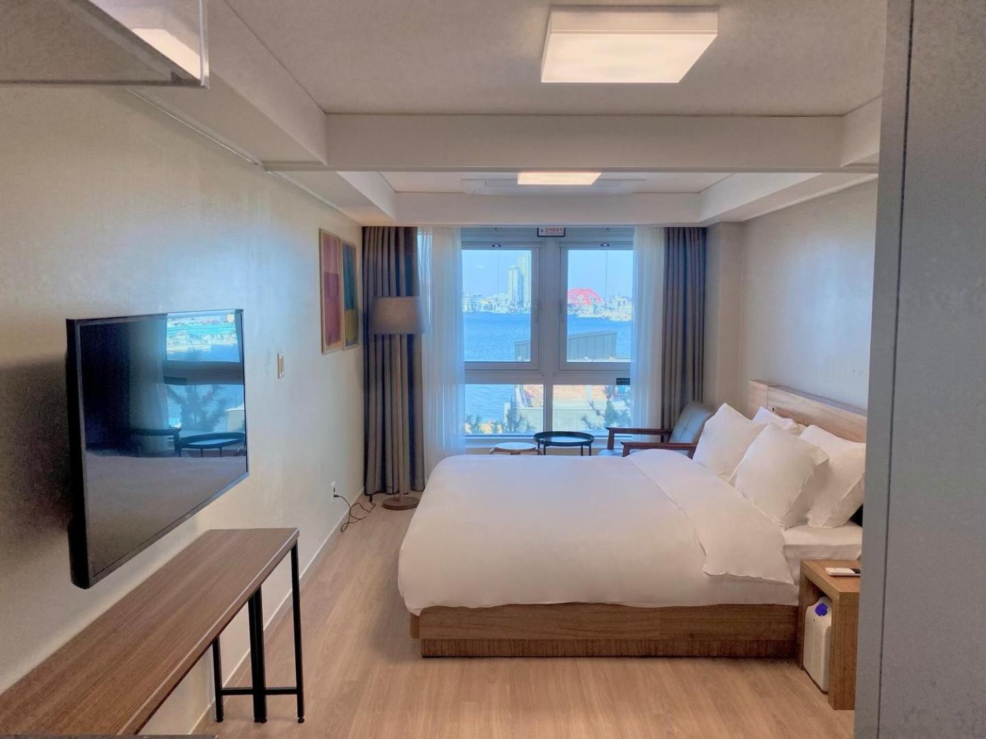 Prime Double Room with Lake View photo 2