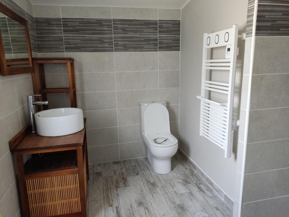 Double Room with Pool View - Photo 11
