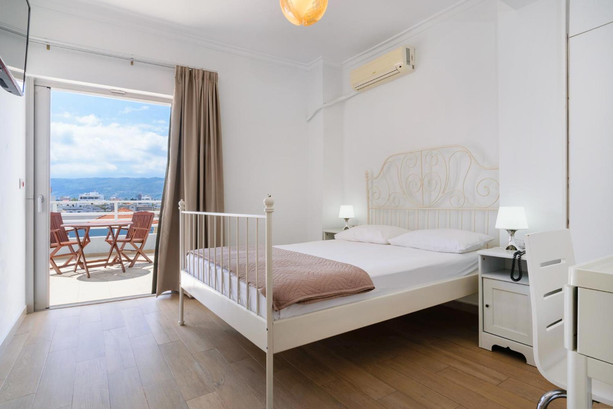 Superior Quadruple Room - Photo 1