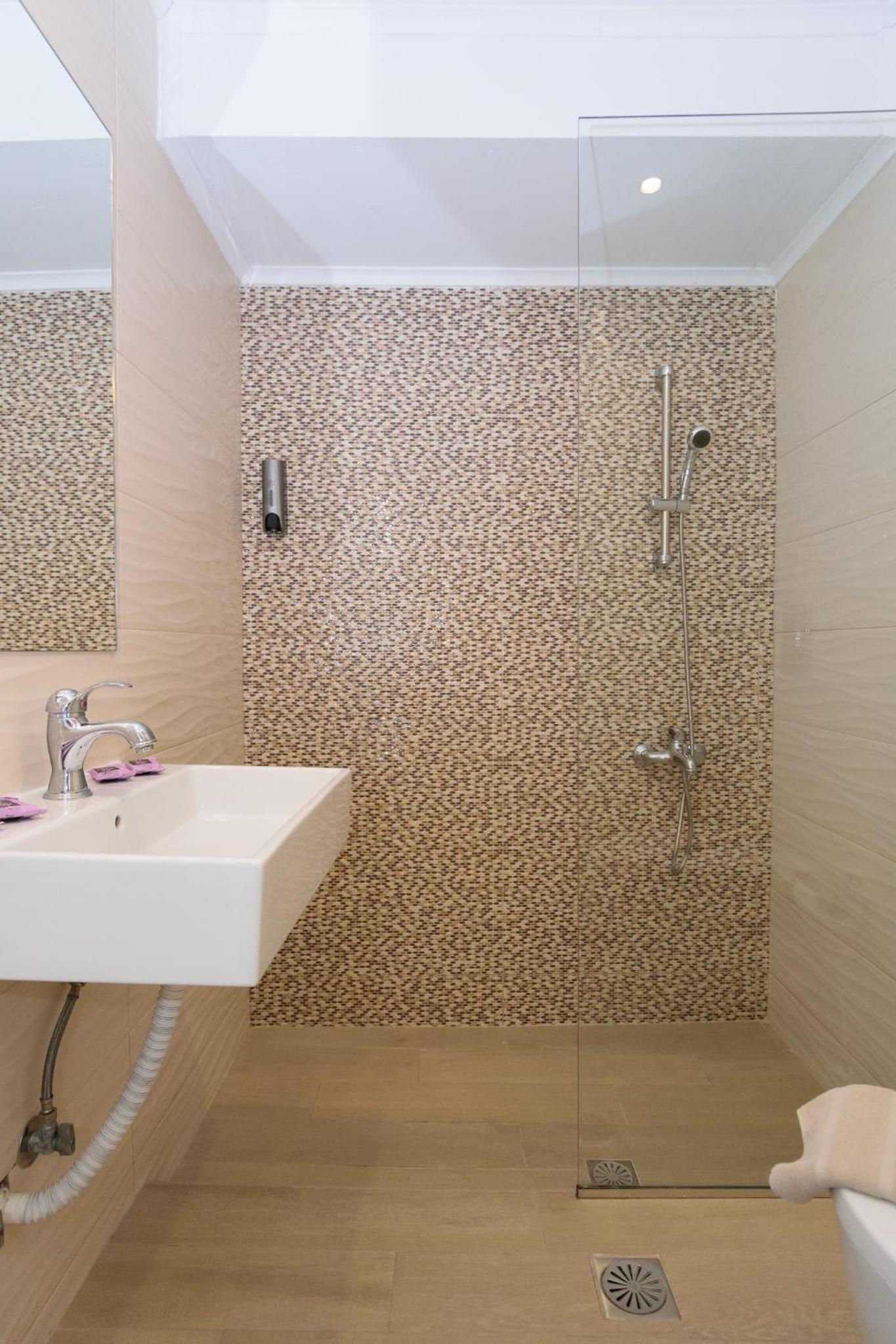 Superior Quadruple Room - Photo 5