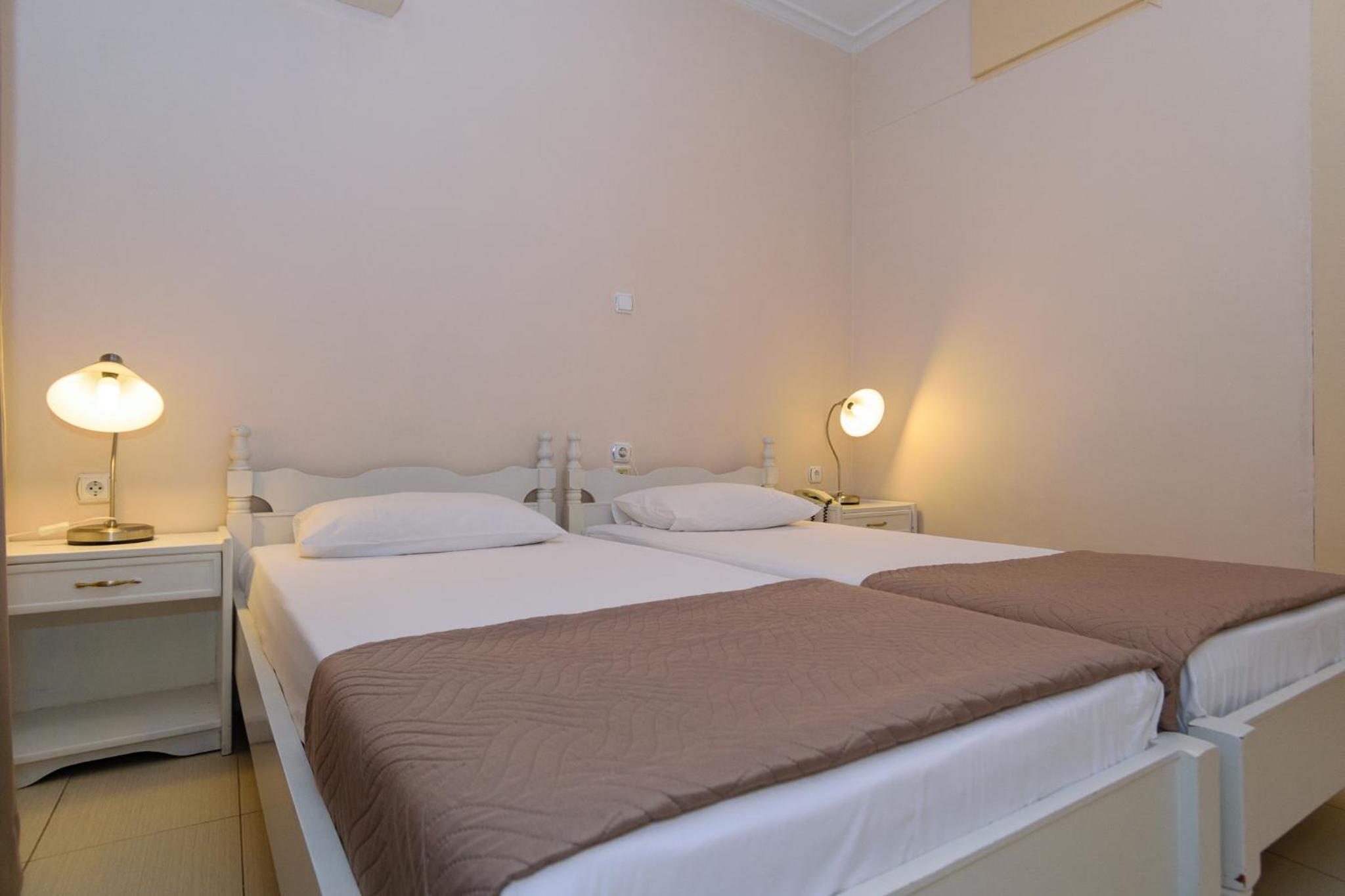 Economy Triple Room - Photo 4