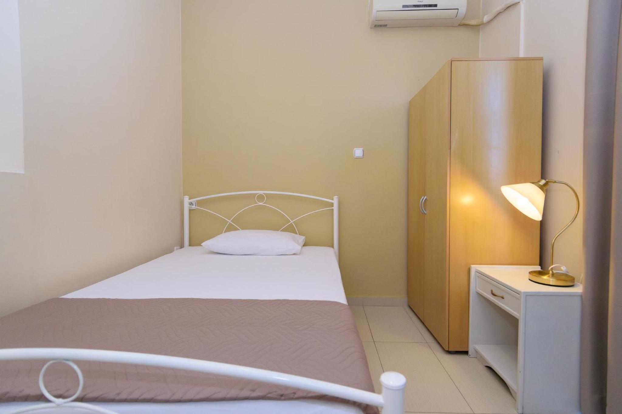Economy Triple Room - Photo 3