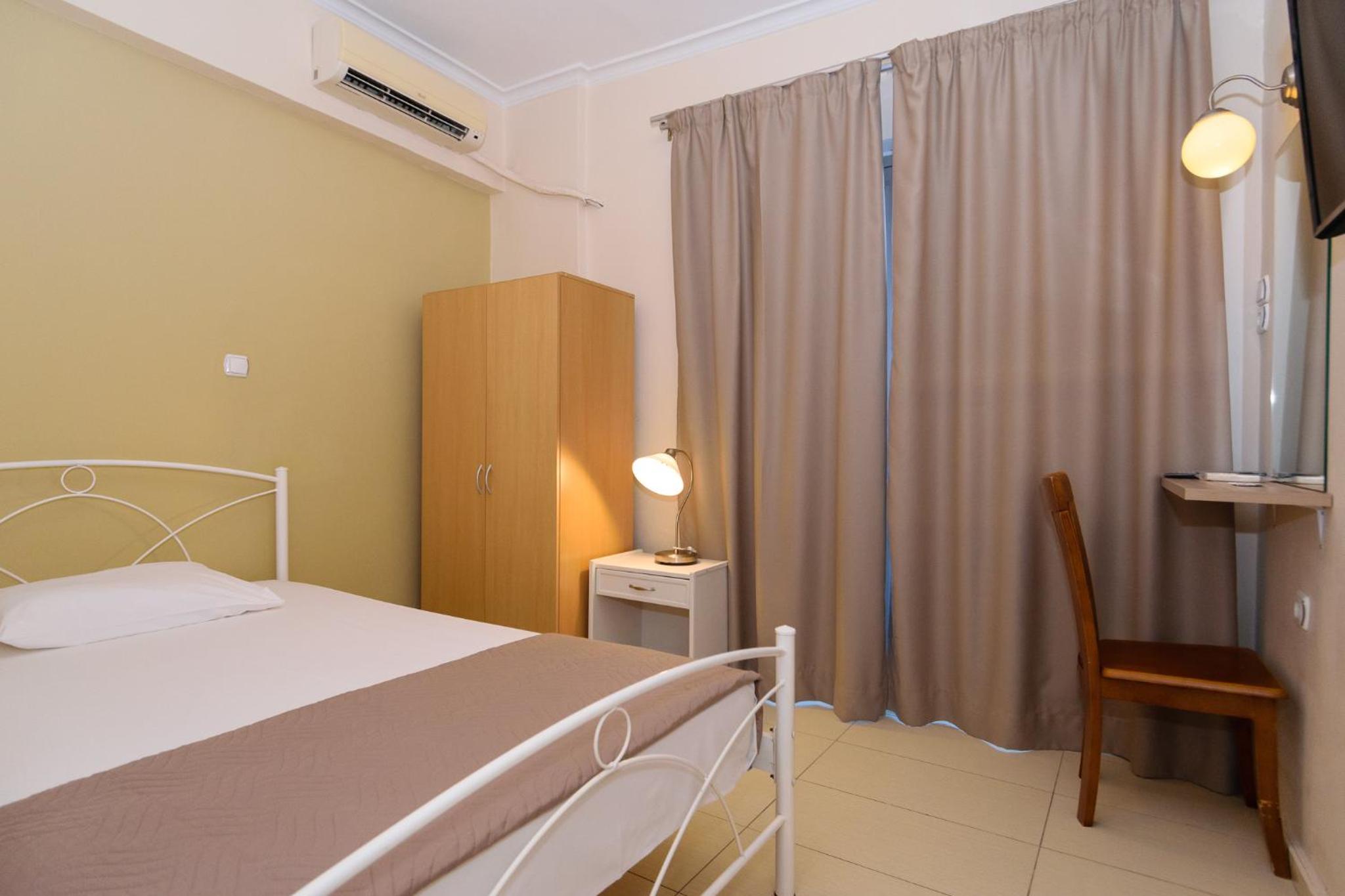 Economy Triple Room - Photo 1