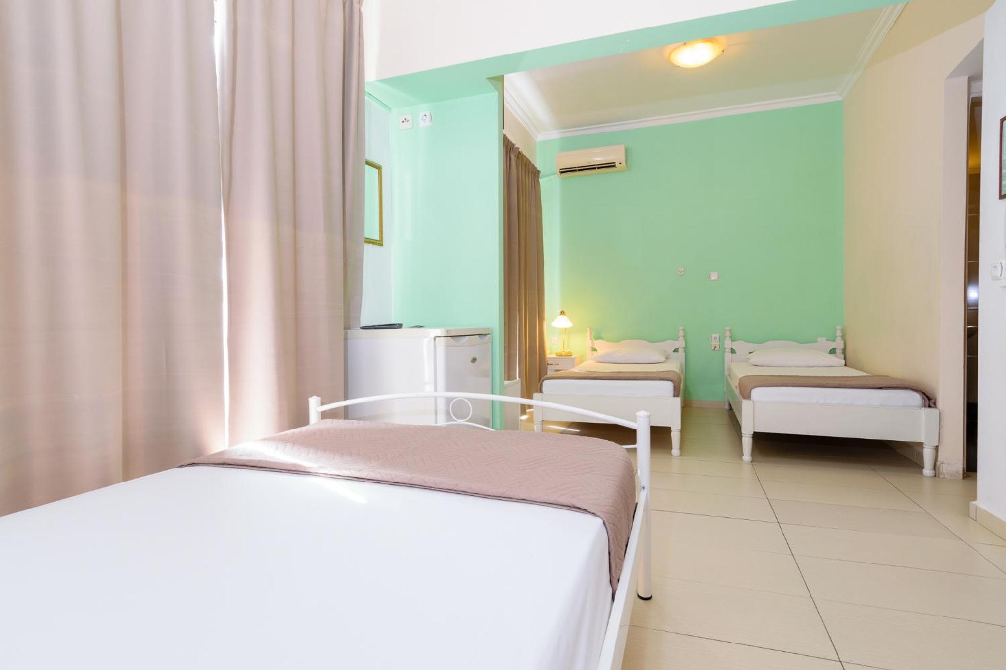 Triple Room with Balcony thumbnail 5