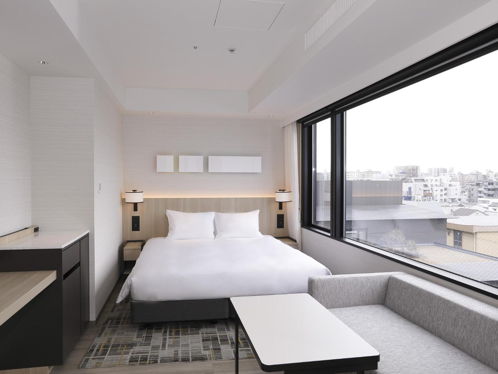 Deluxe King Room with Bathtub - Photo 4