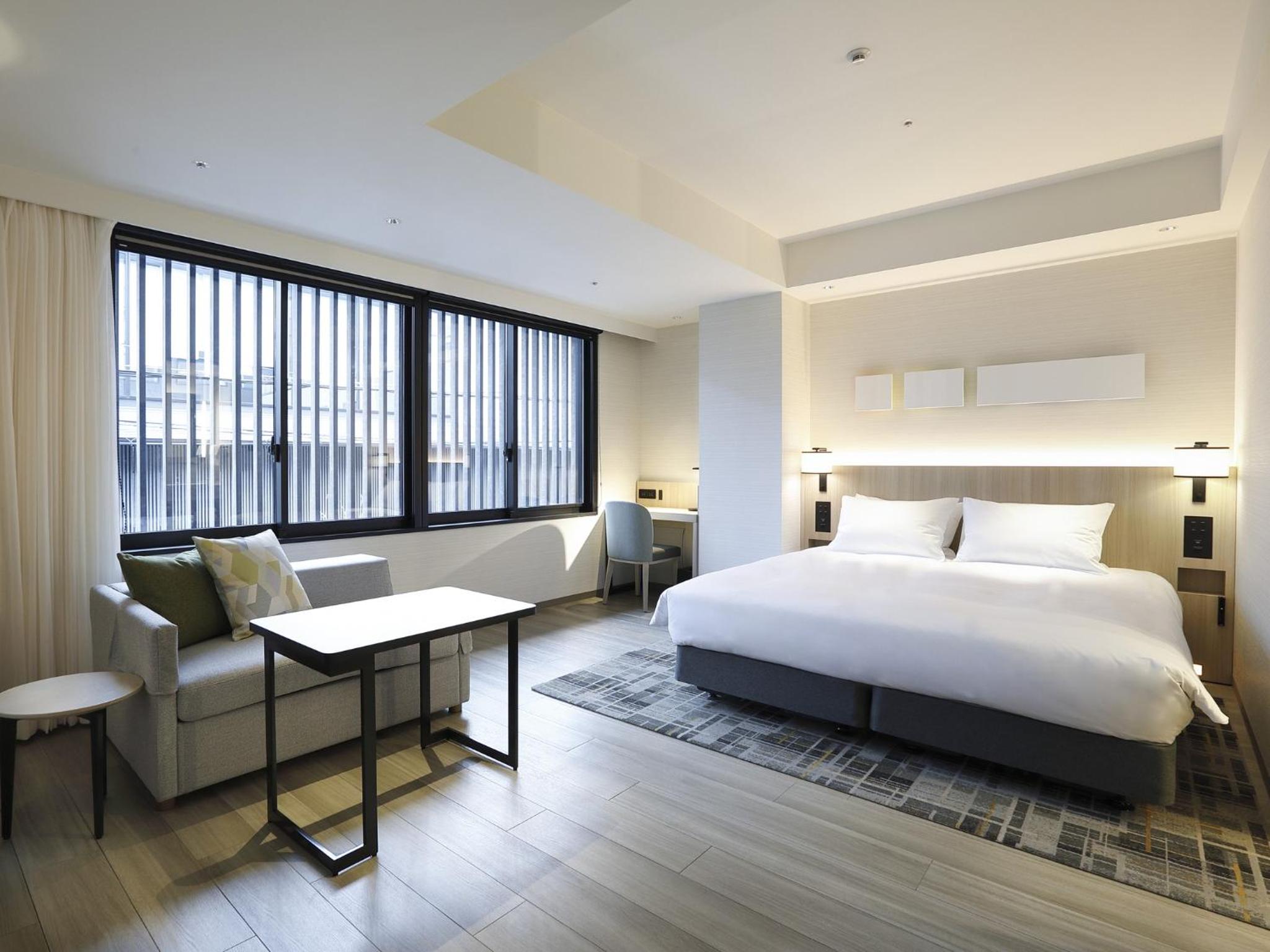 Premier King Room photo 2