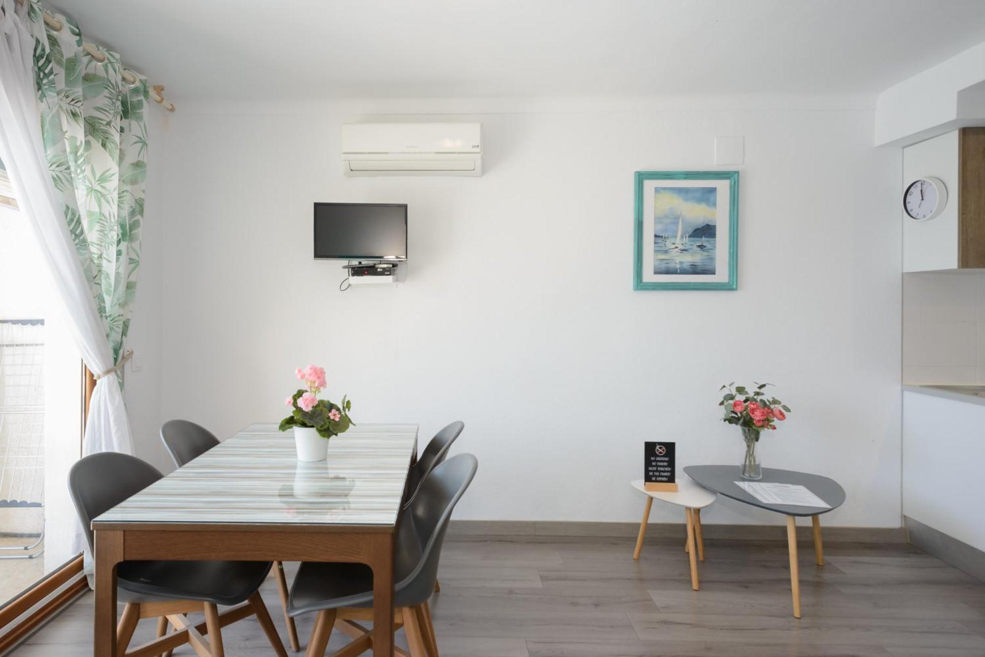 Apartment photo 2
