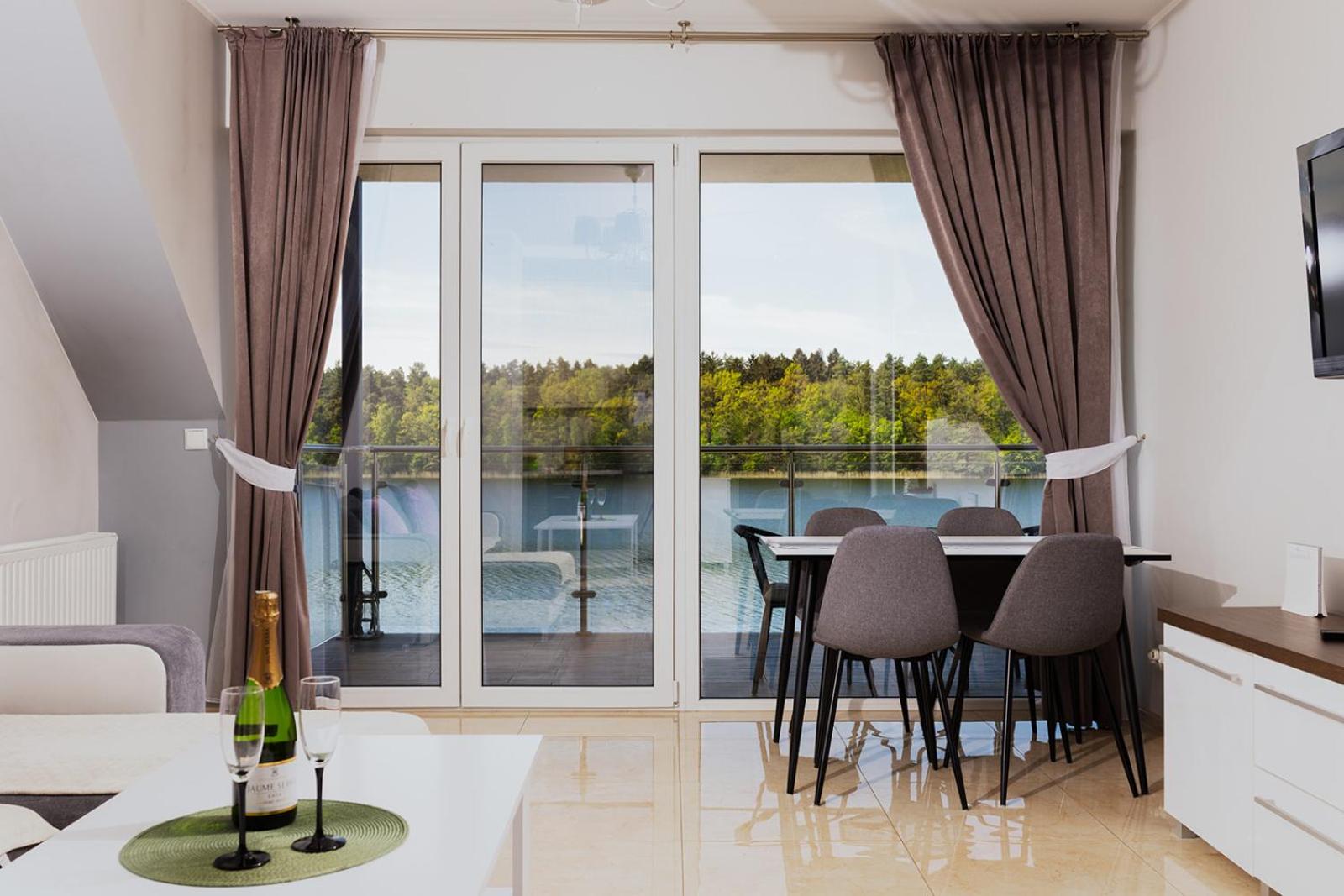 Apartment with Lake View photo 3