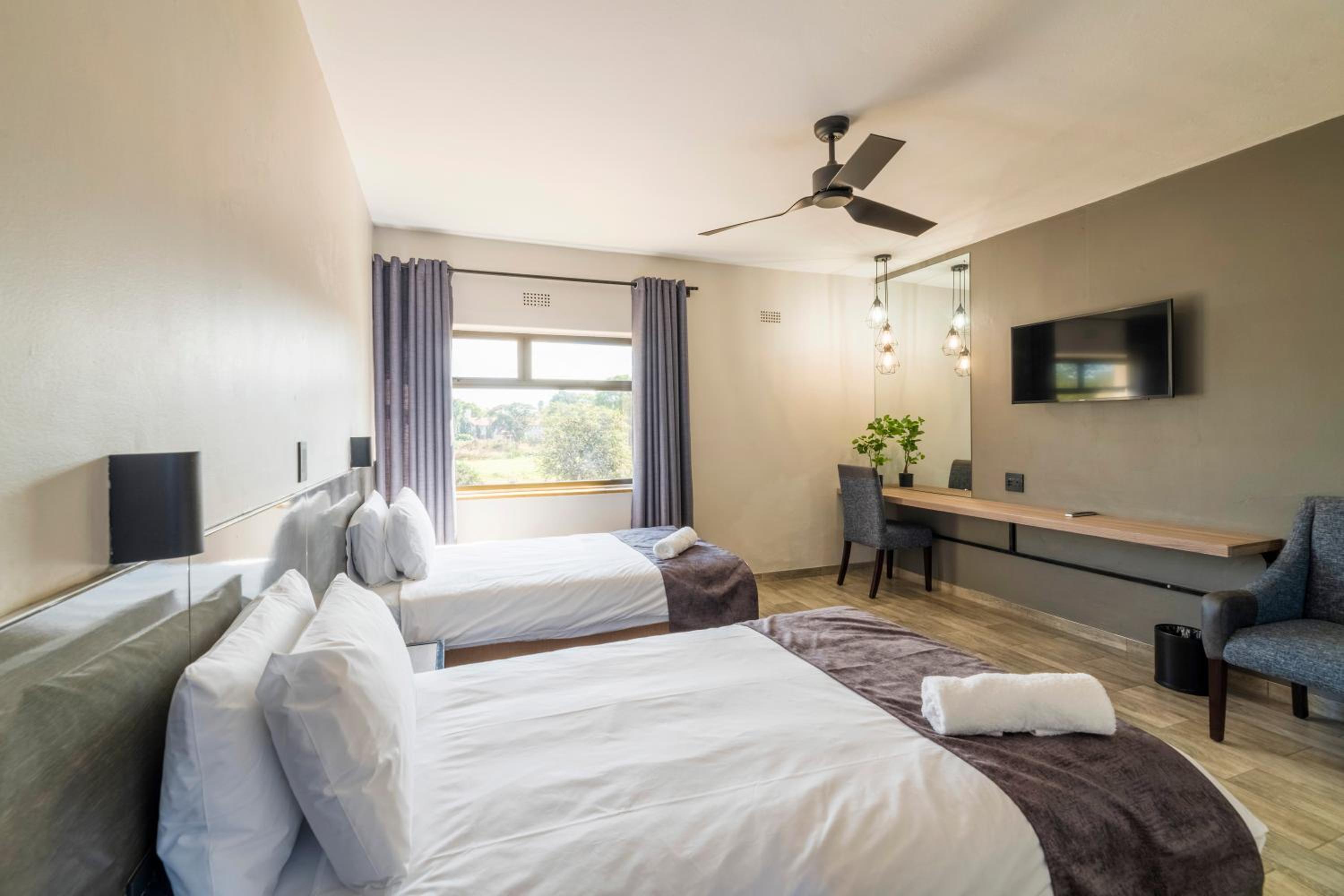 Standard Twin Room - Photo 4