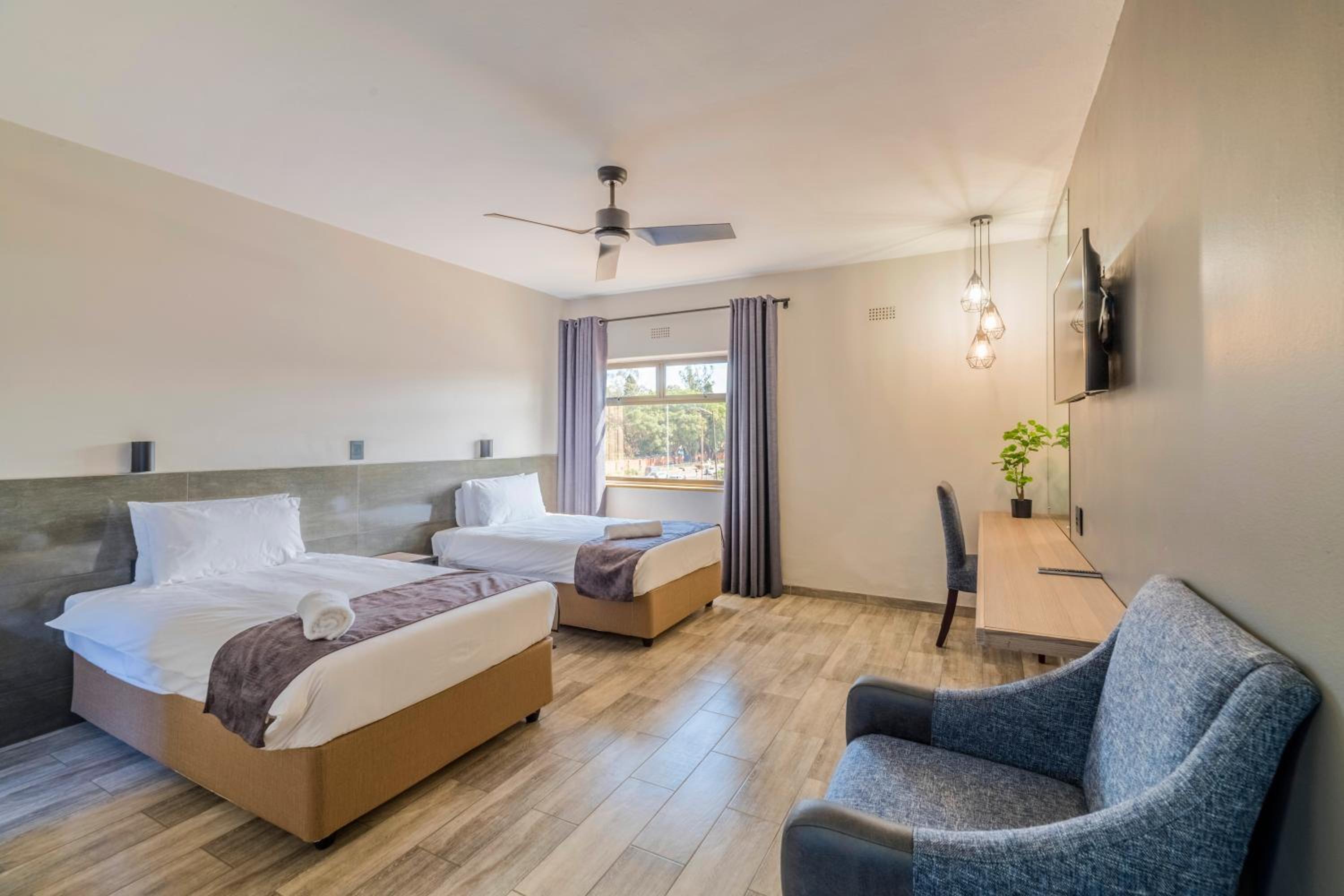 Standard Twin Room - Photo 1