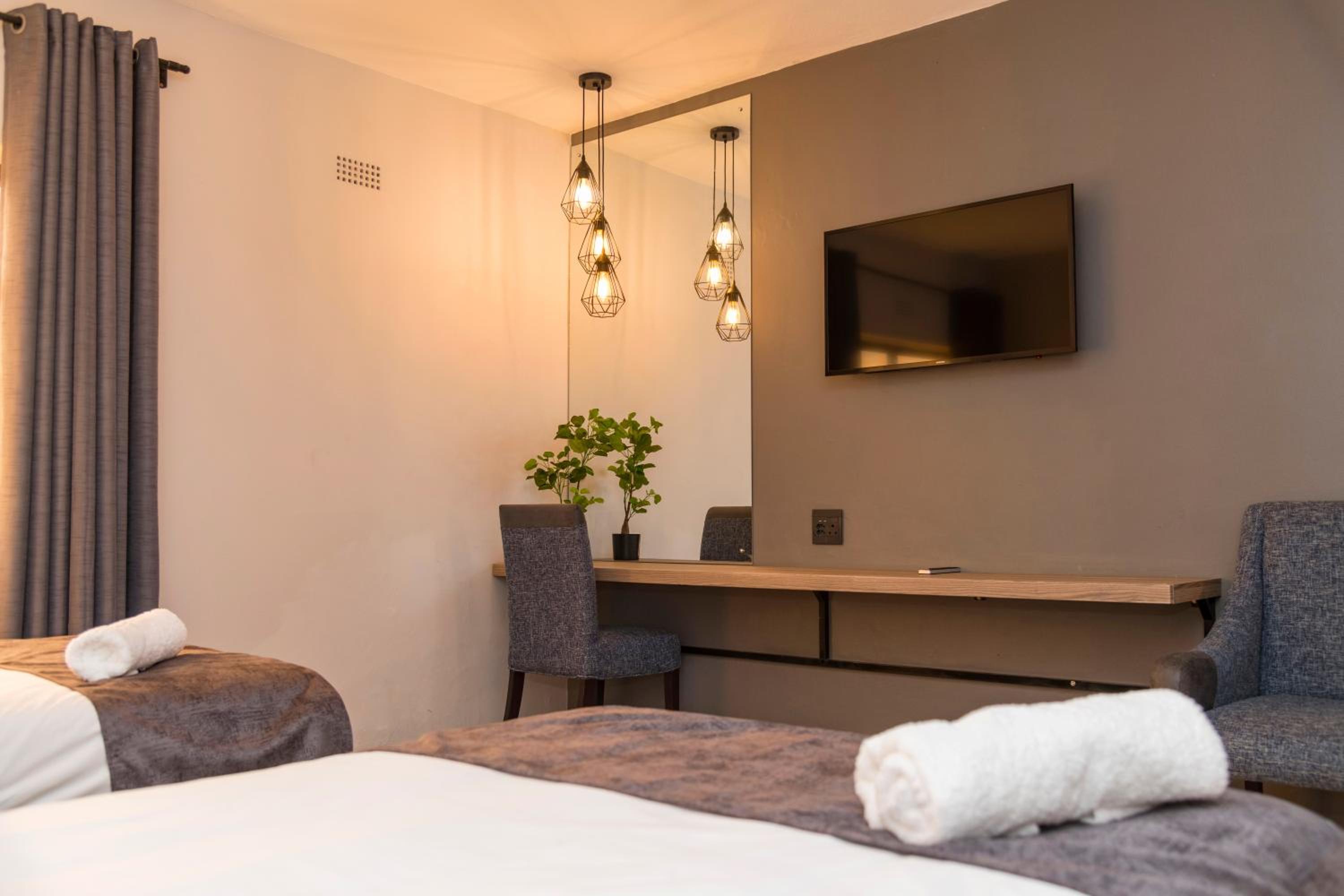Standard Twin Room - Photo 2