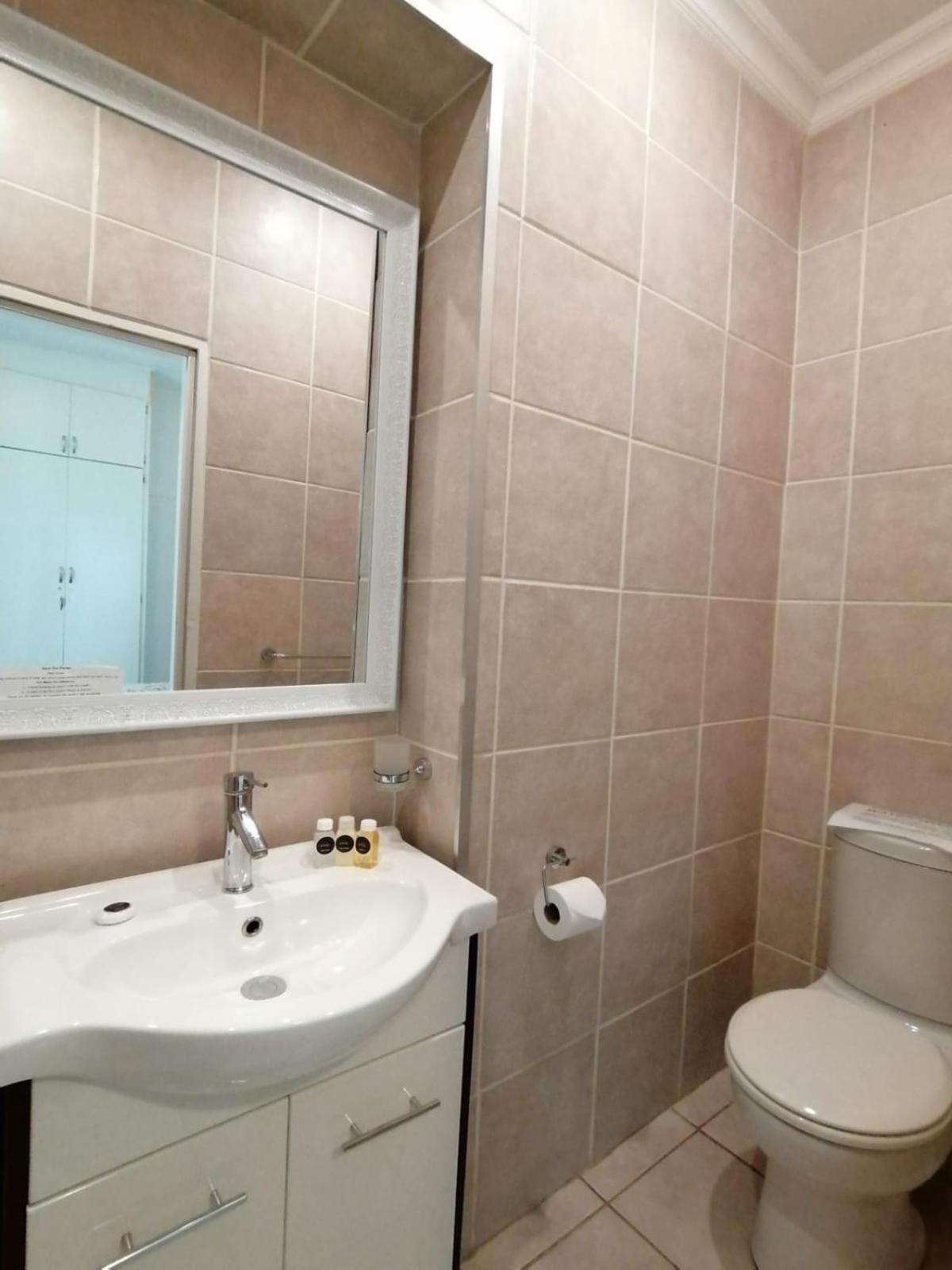 Double Room with Balcony - Photo 16