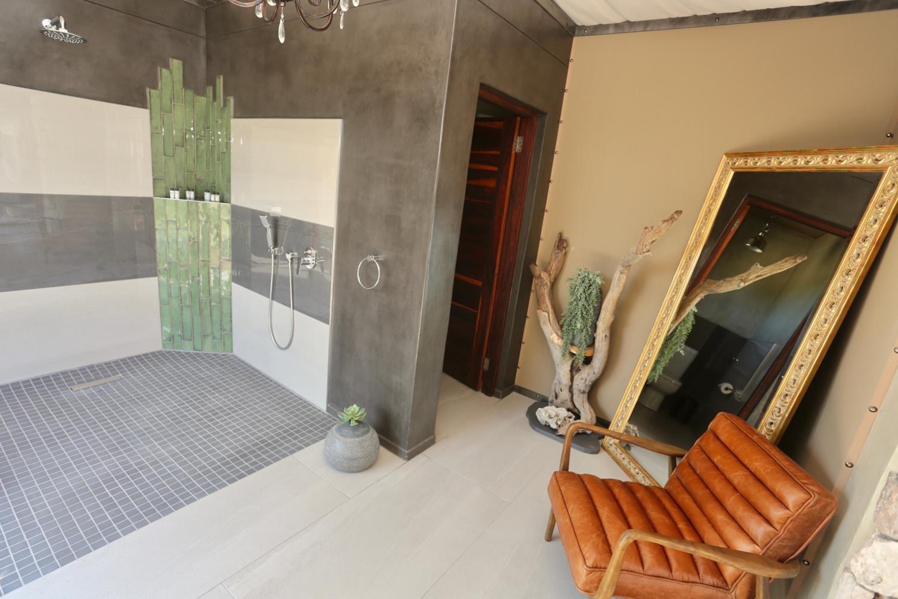 Premium Family Room photo 3