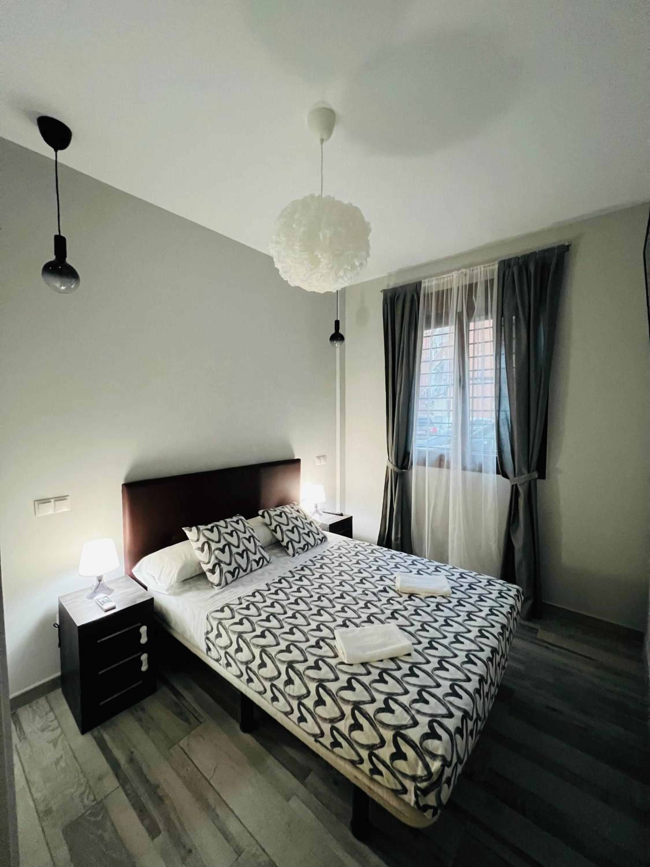 Double Room with Private Bathroom - Photo 6
