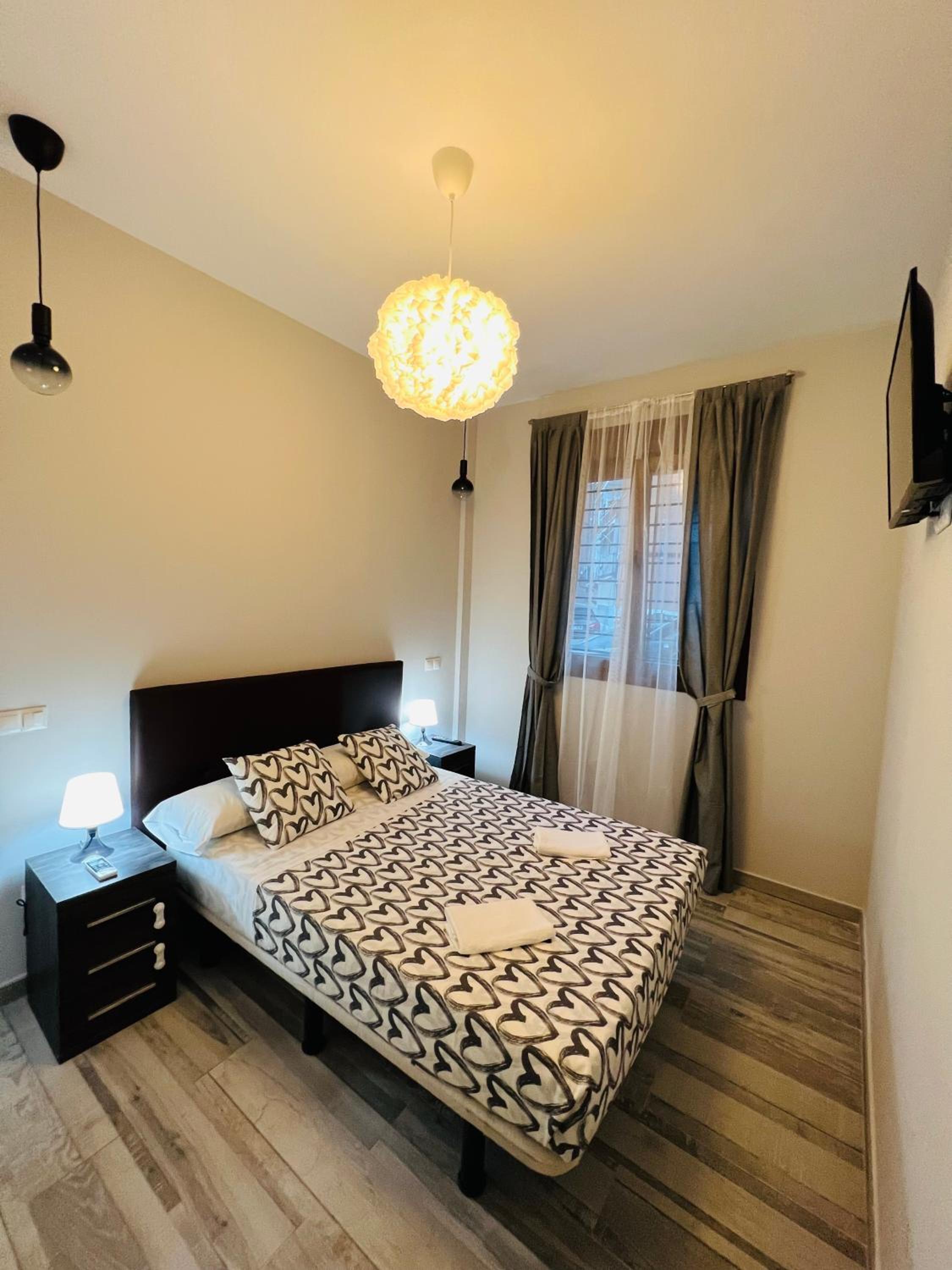 Double Room with Private Bathroom - Photo 7