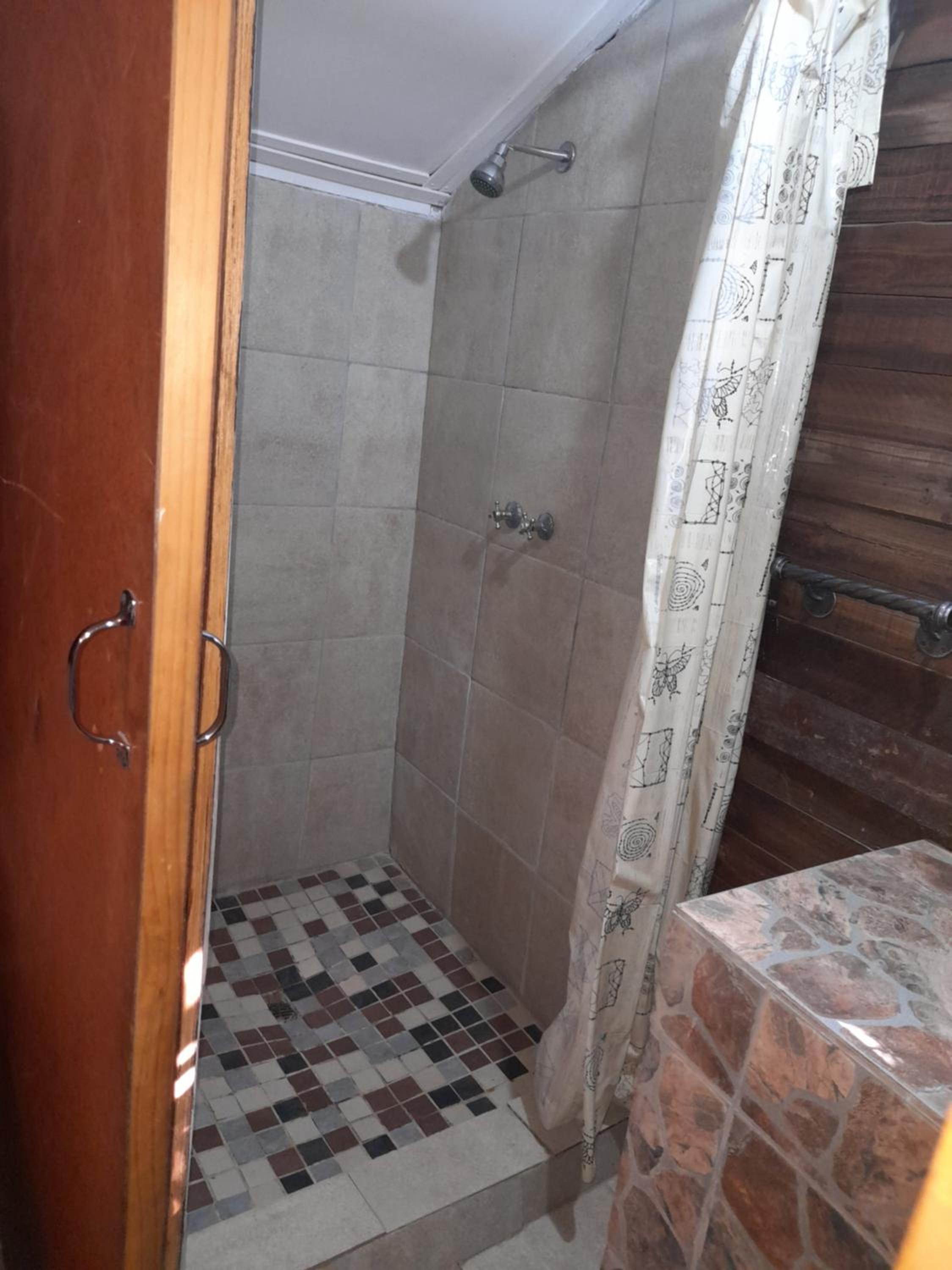 Double or Twin Room with Bathroom - Photo 4