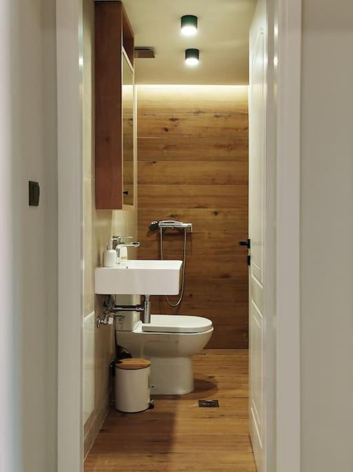 One-Bedroom Apartment - Photo 11