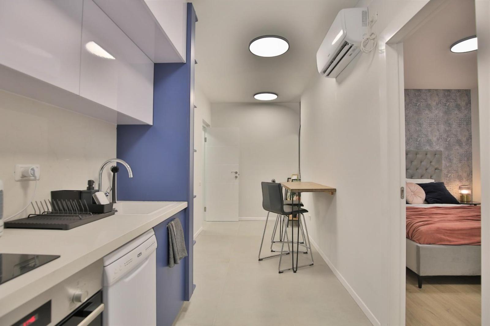One-Bedroom Apartment photo 1