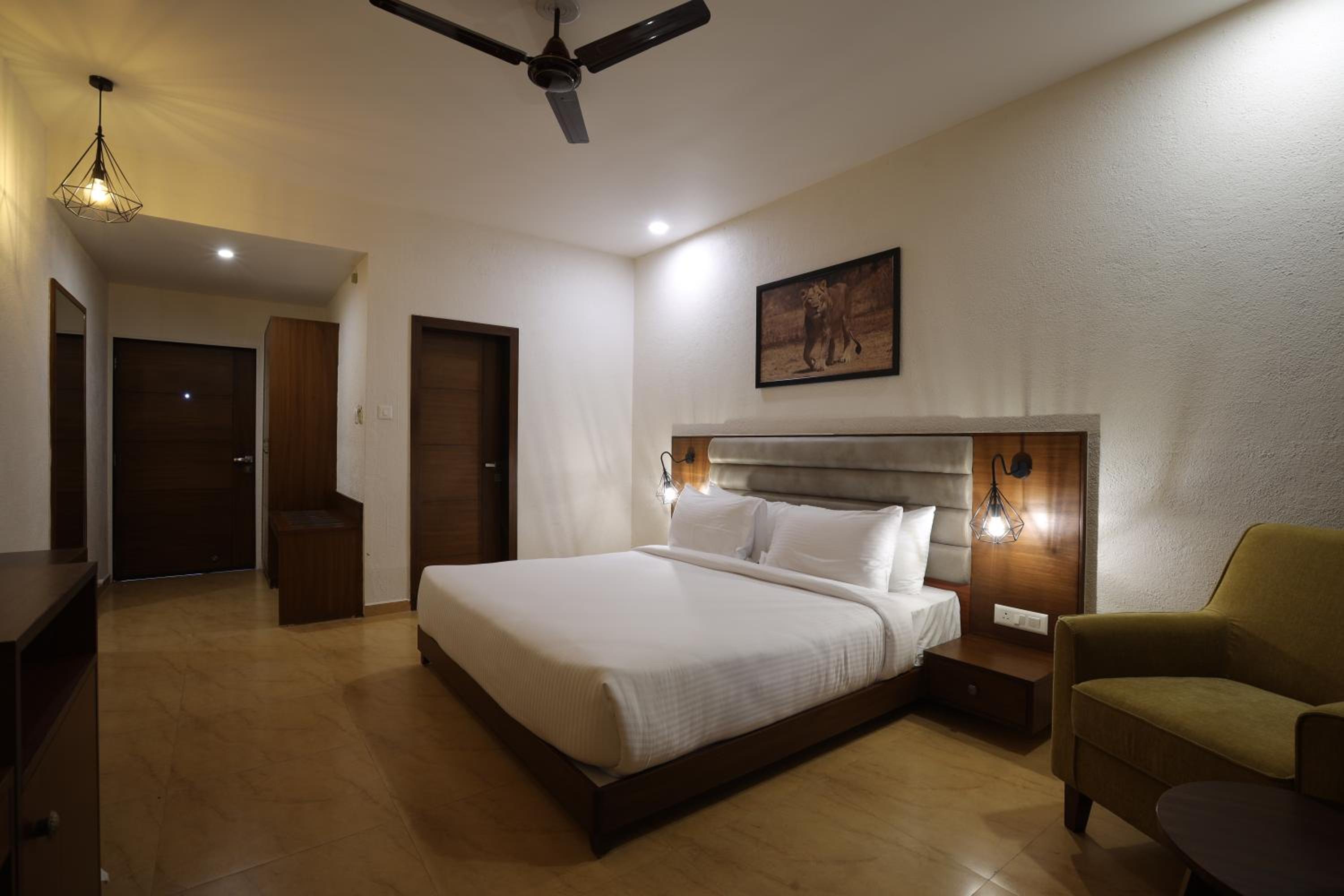 Standard Double Room- 20% off on F&B and Laundry