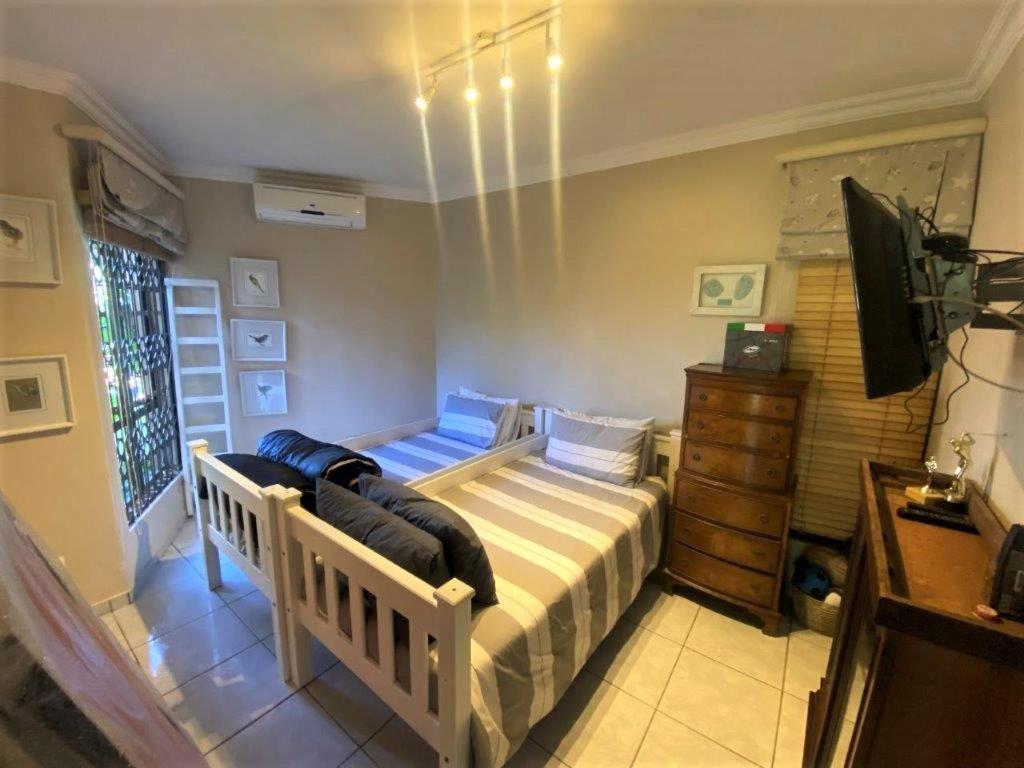 Three-Bedroom Apartment photo 2