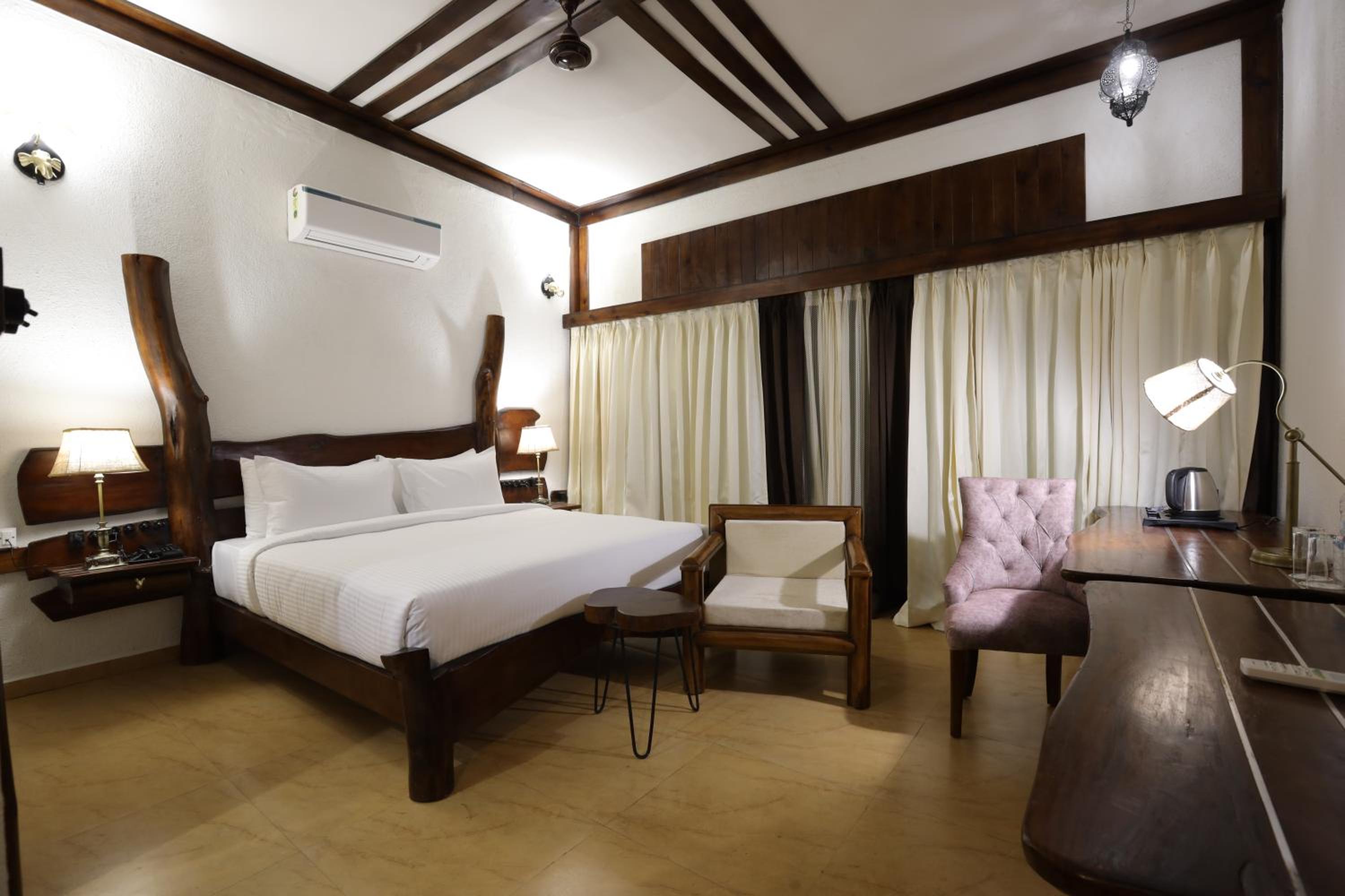 Deluxe Double Room - 20% off on F&B and Laundry