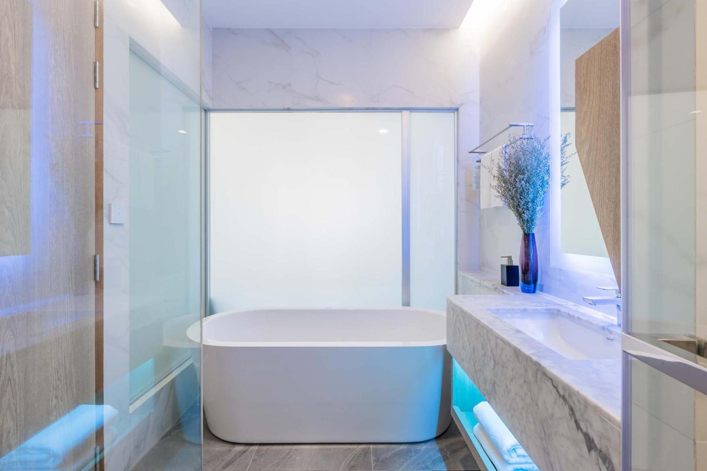 Deluxe Pool Access Room - Photo 7