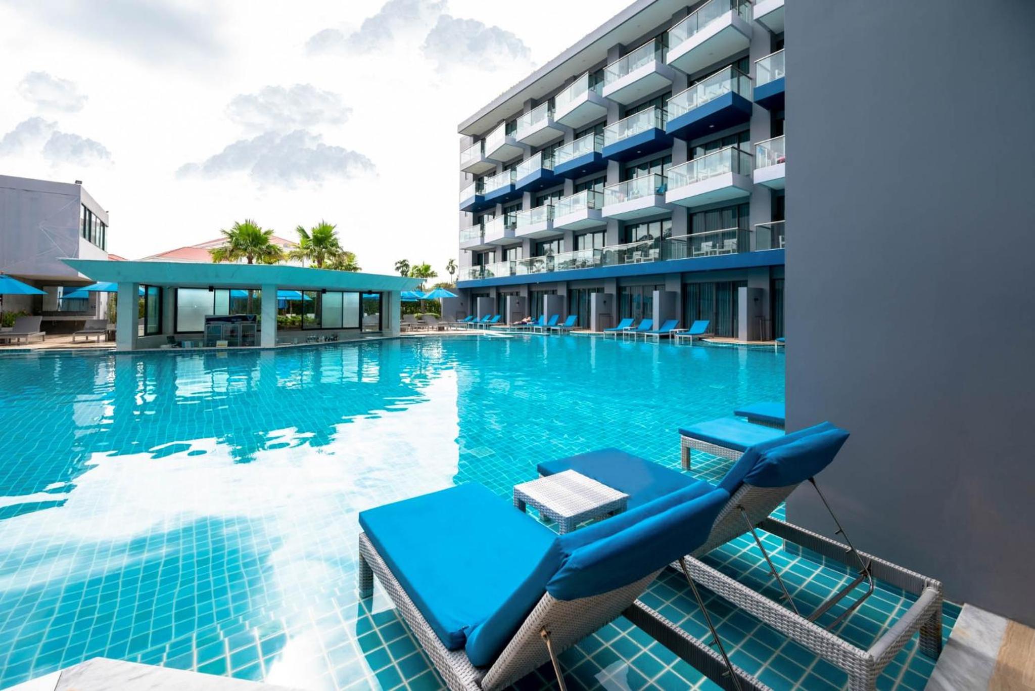 Deluxe Pool Access Room - Photo 5