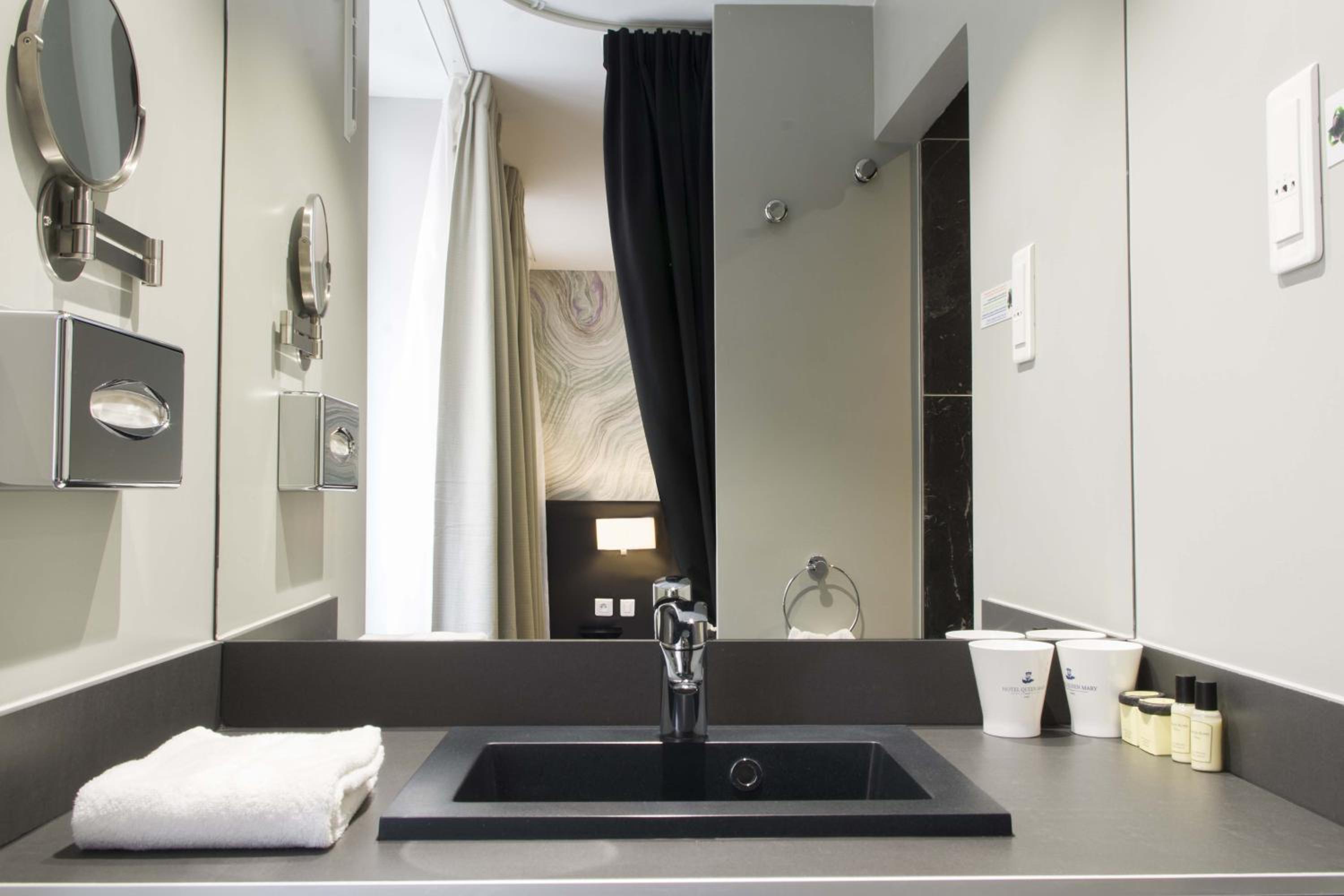 Deluxe Double or Twin Room photo 2