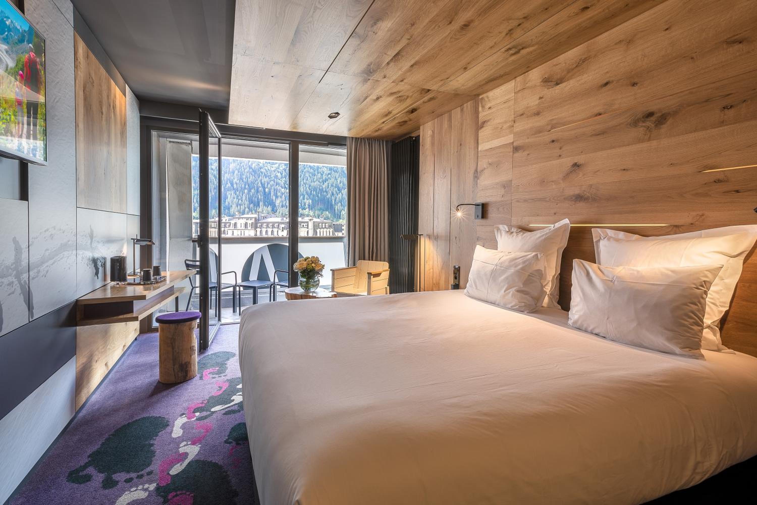 Superior Room with Balcony - Mont-Blanc Range view - Photo 1