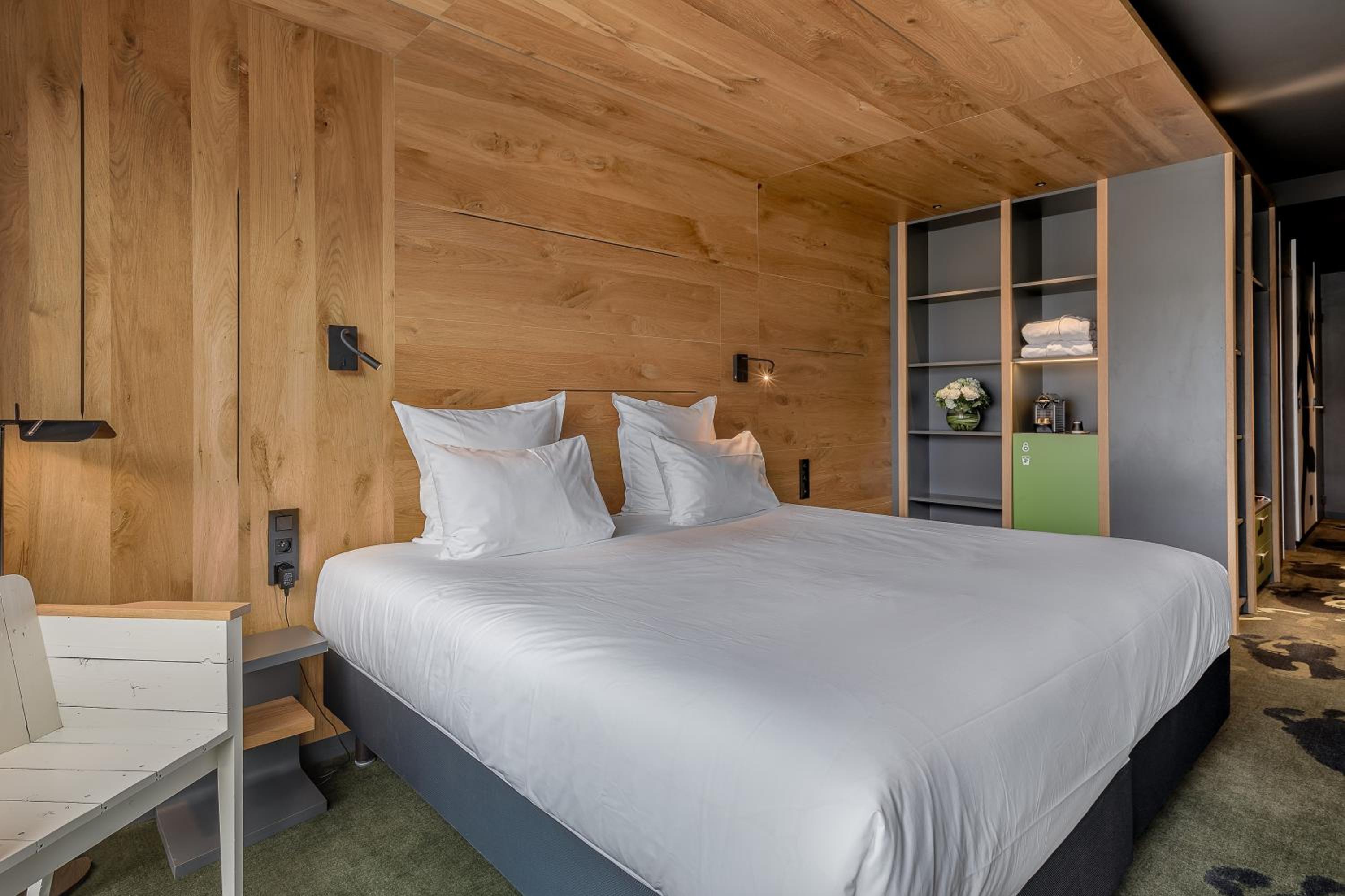 Superior Room with Balcony - Mont-Blanc Range view - Photo 5