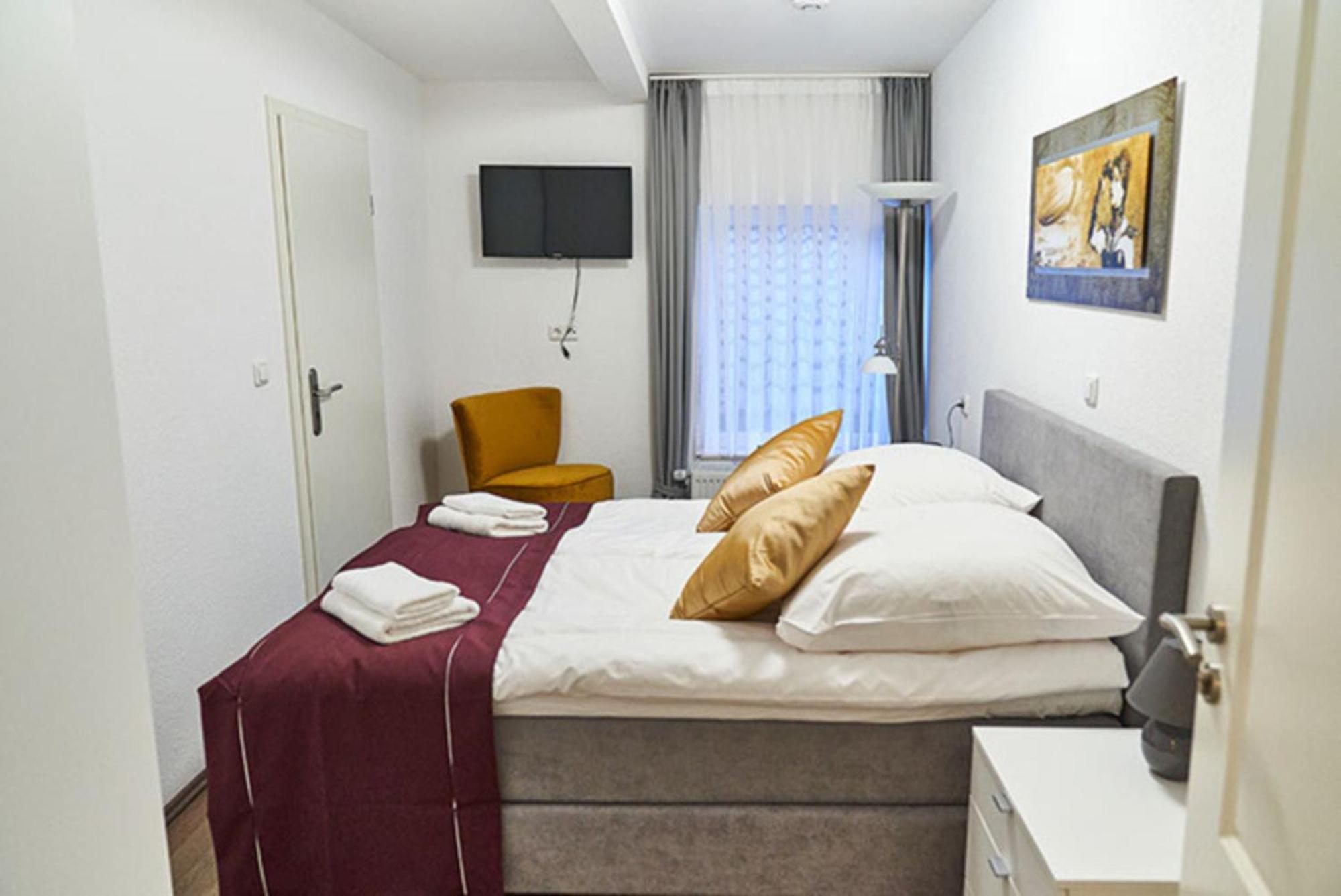 Standard Double Room - Photo 4