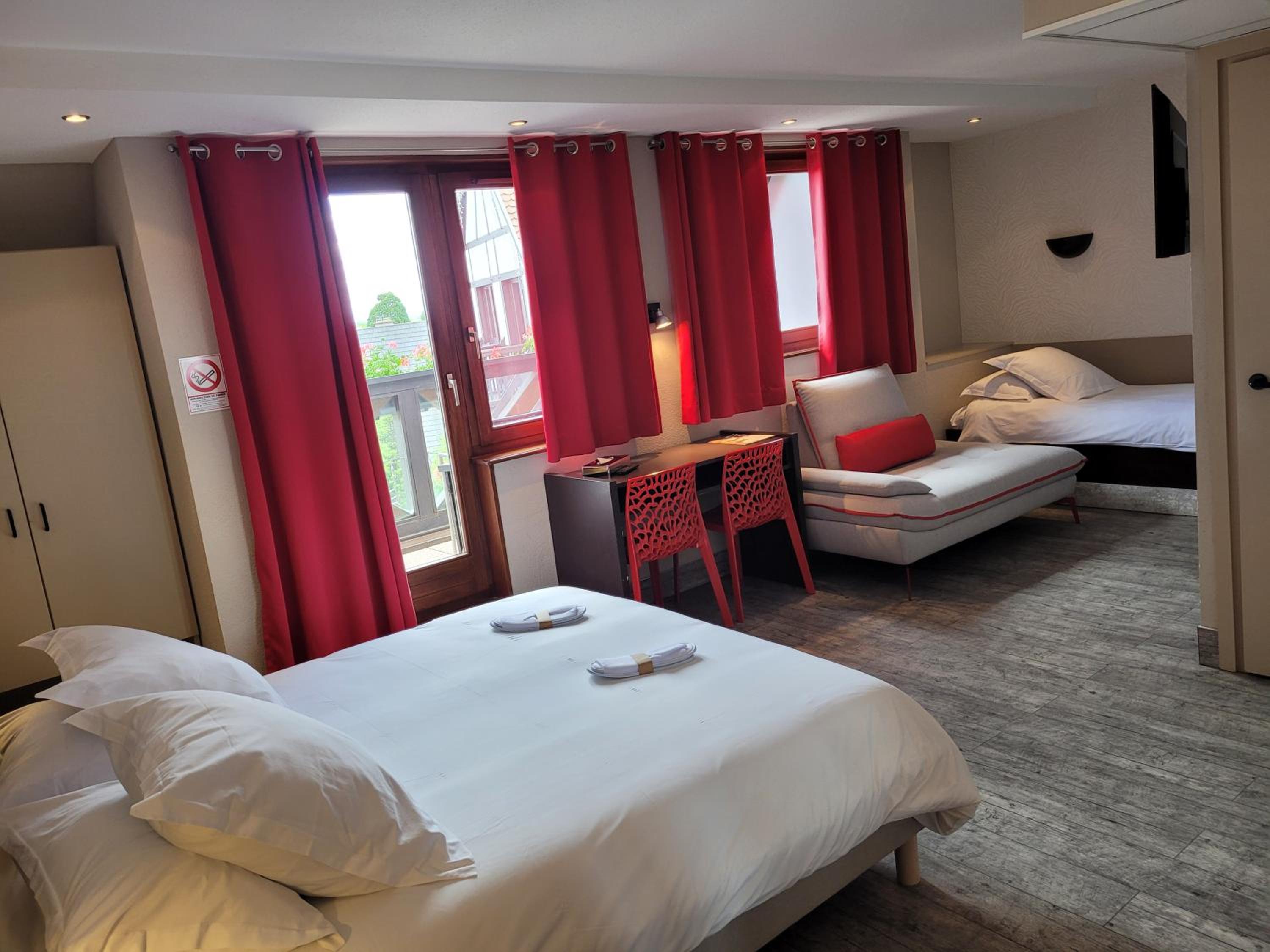 Deluxe Room - Photo 4