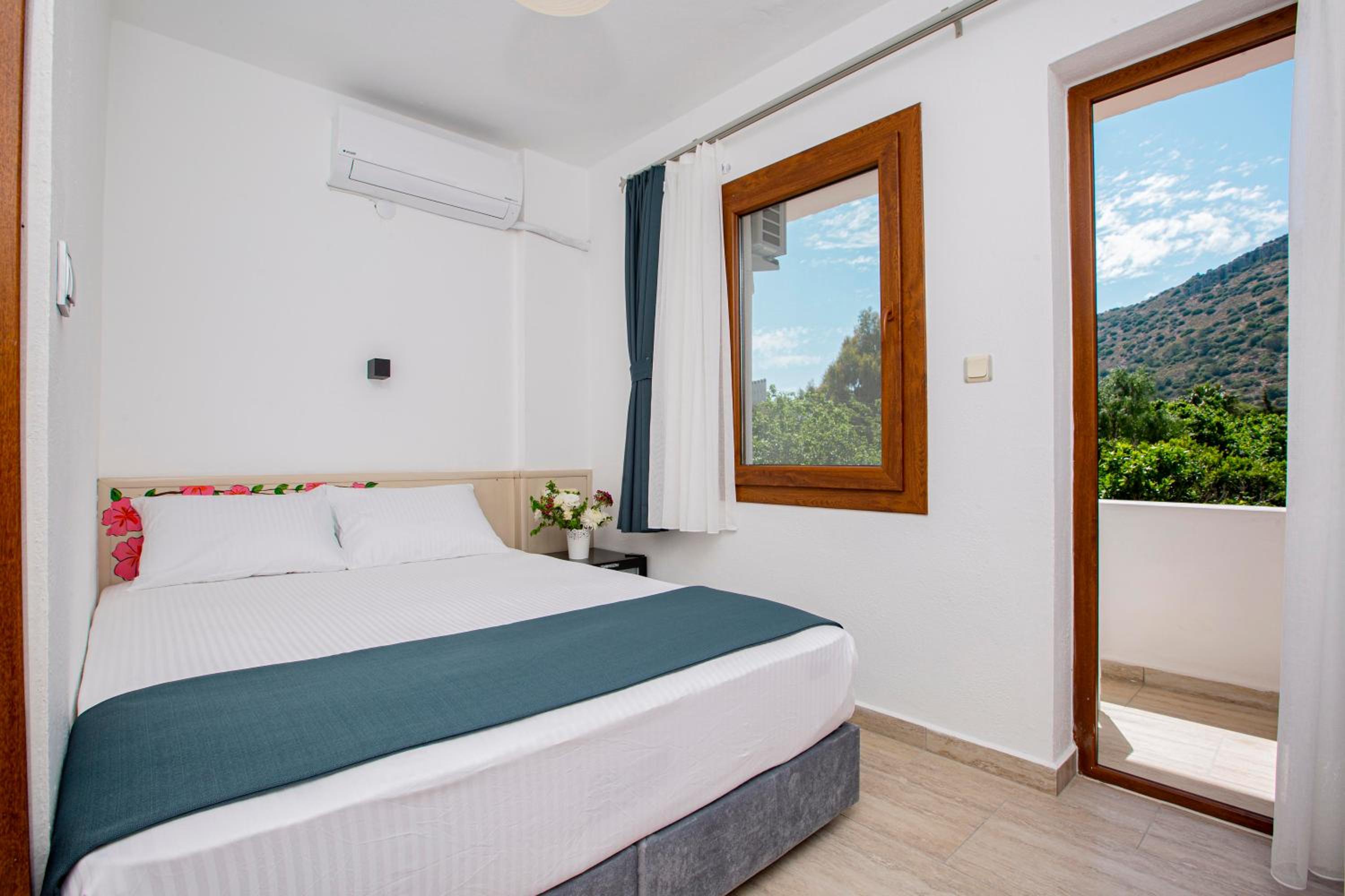 Standard Double or Twin Room photo 2