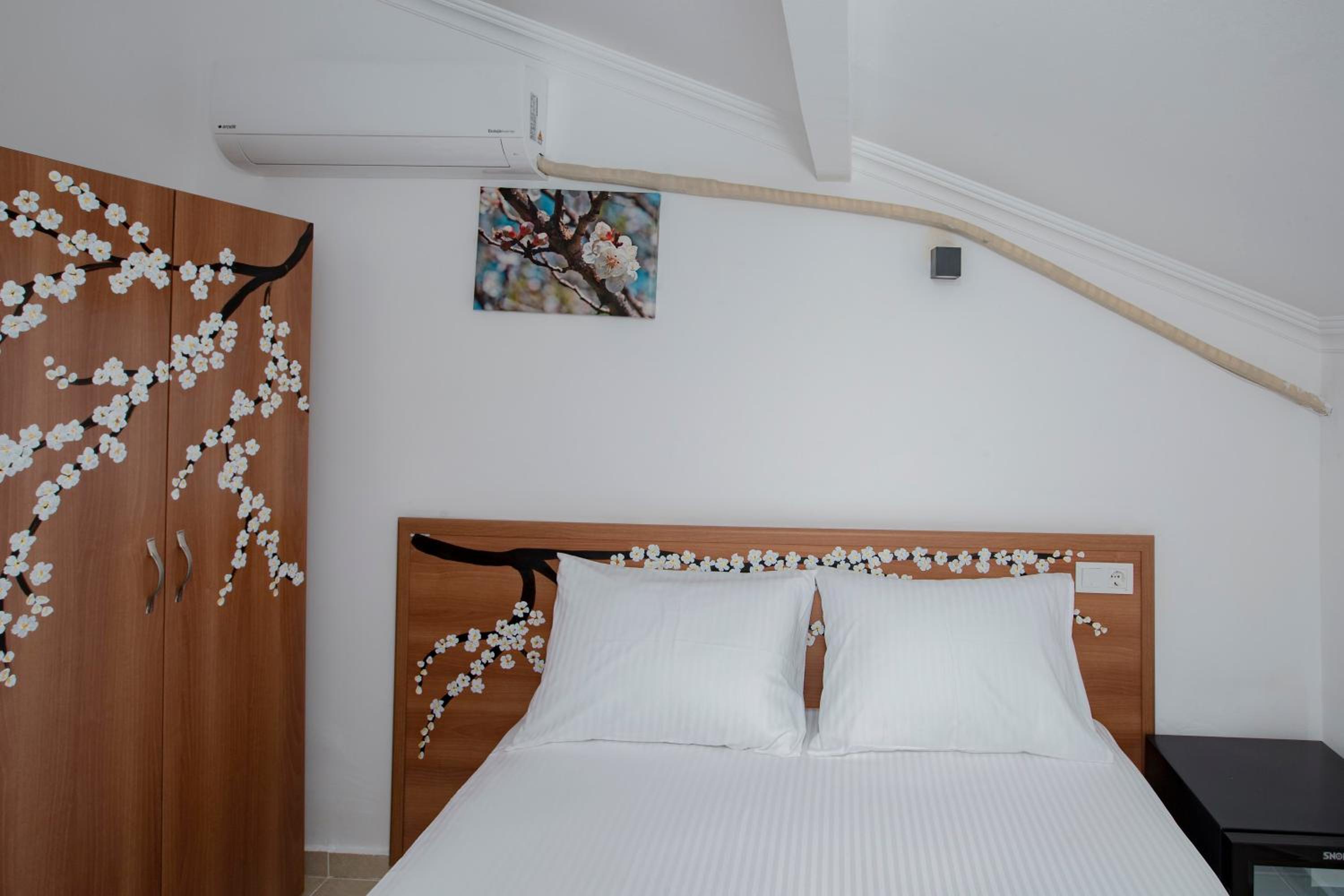 Budget Double Room - Photo 1