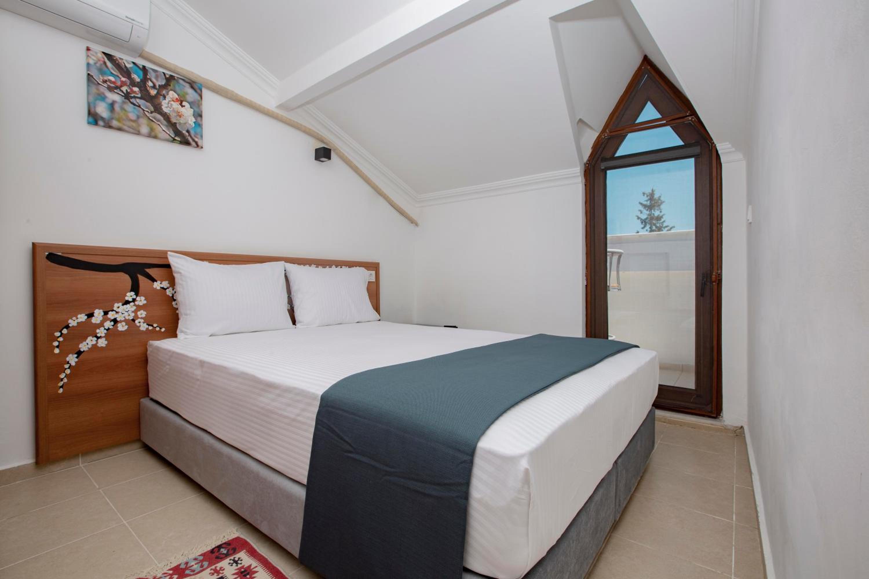 Budget Double Room - Photo 5
