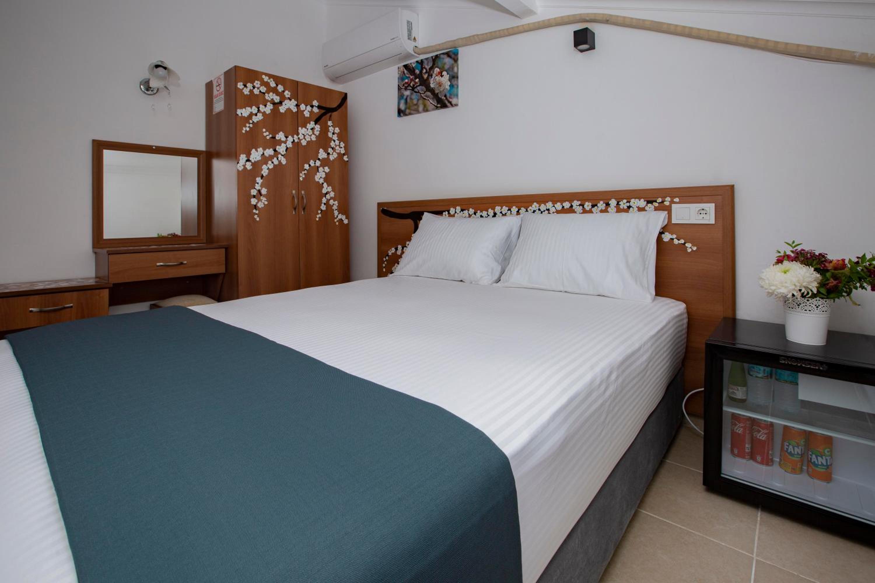 Budget Double Room - Photo 9