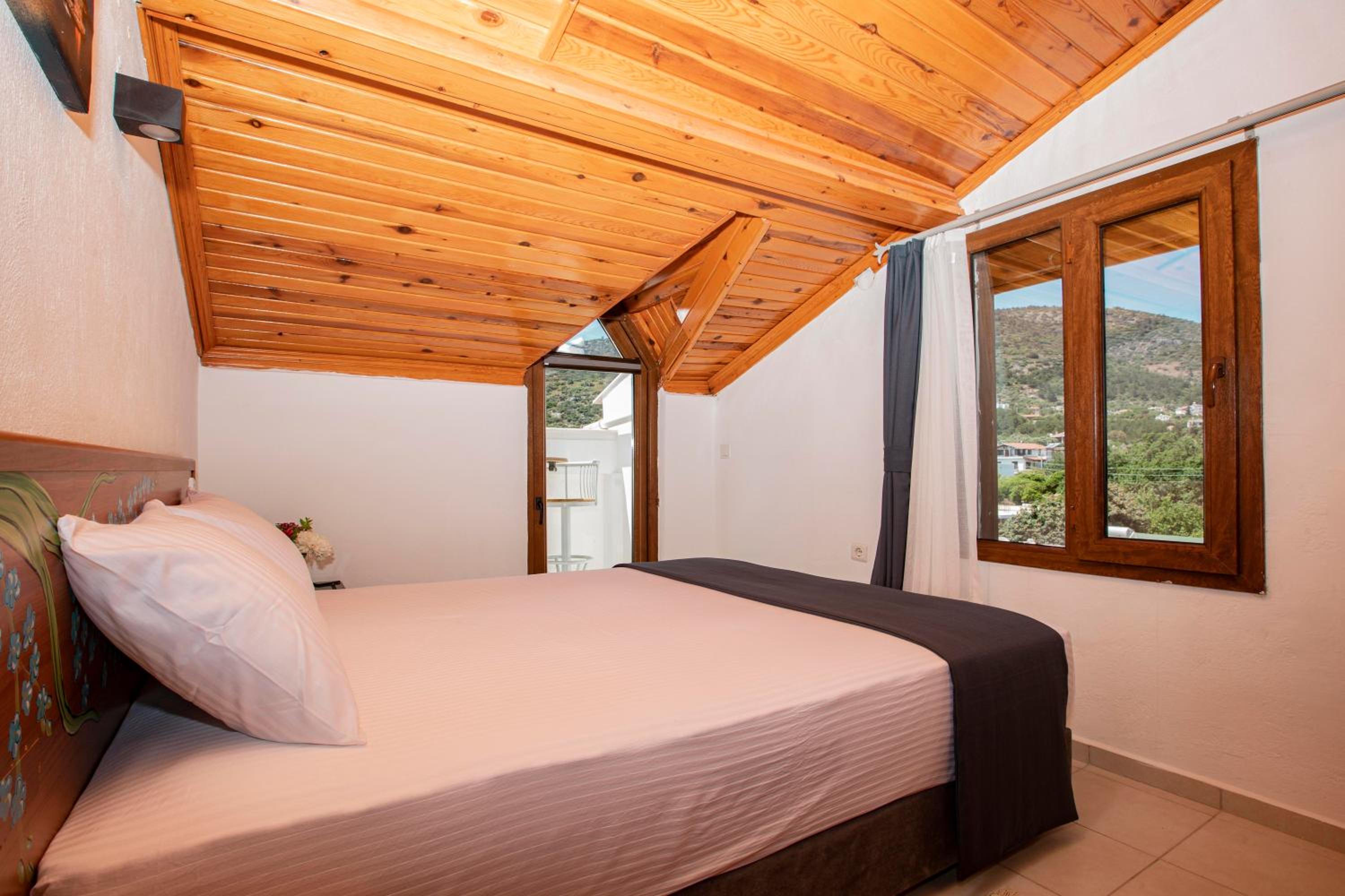Budget Double Room - Photo 3