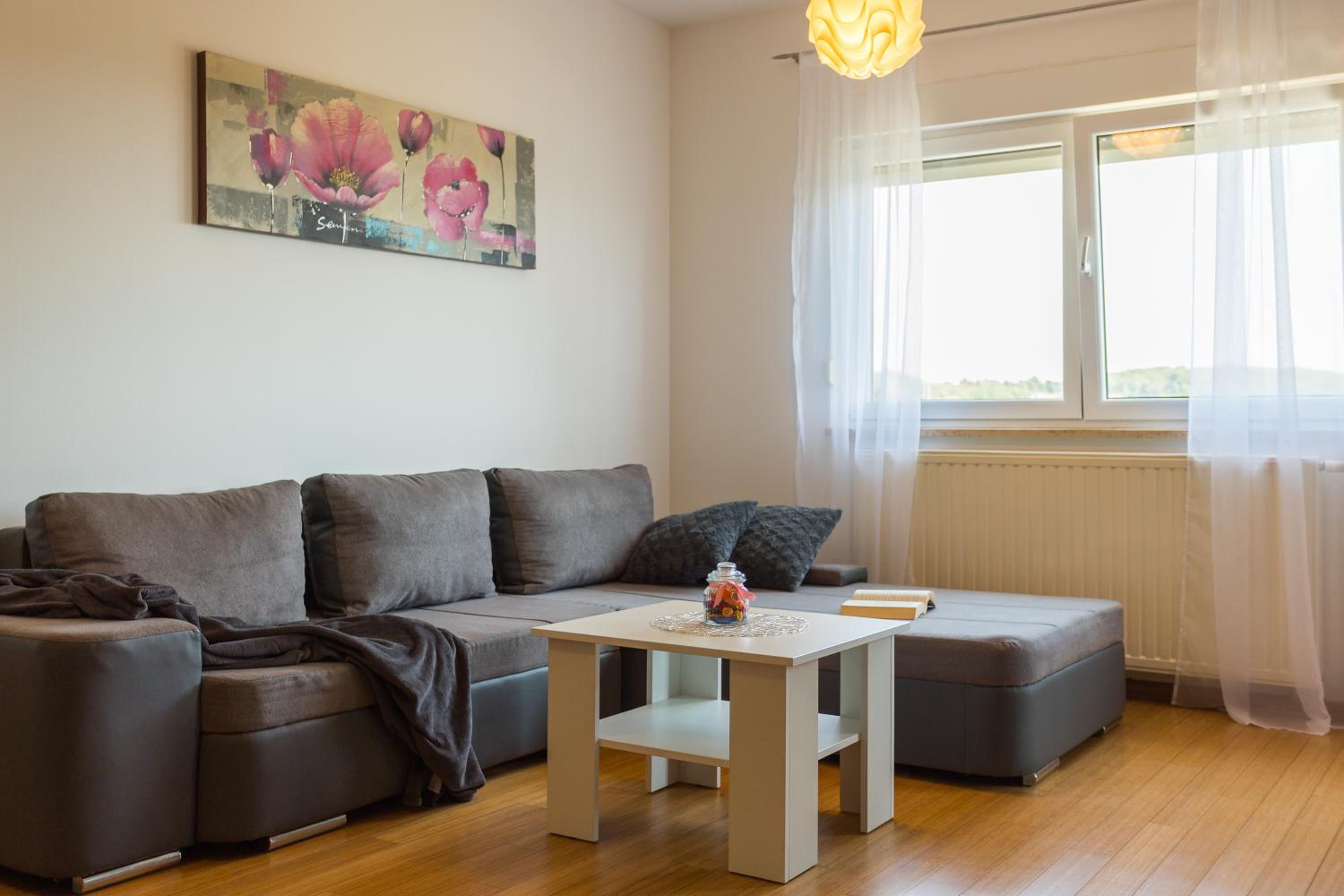One-Bedroom Apartment - Photo 1