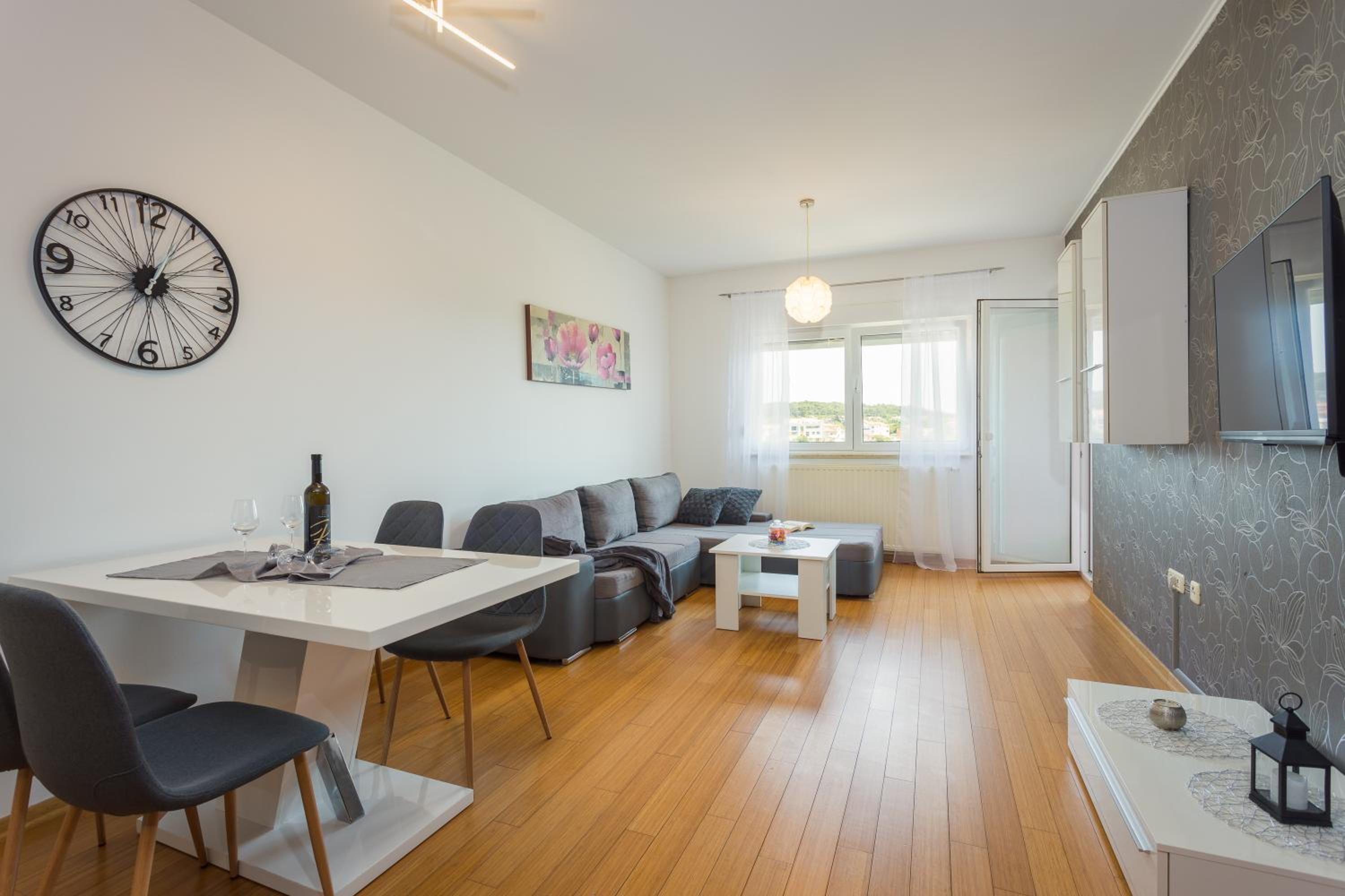 One-Bedroom Apartment - Photo 16