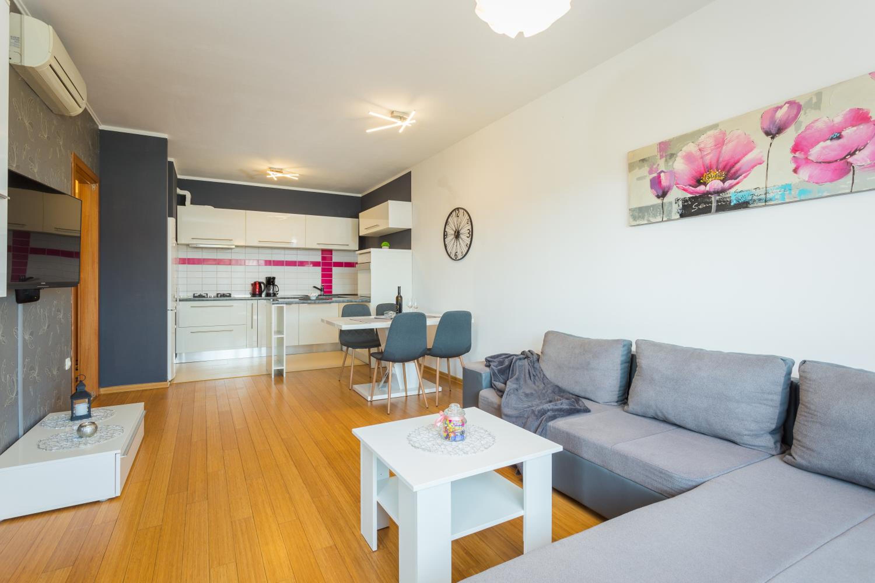 One-Bedroom Apartment - Photo 17